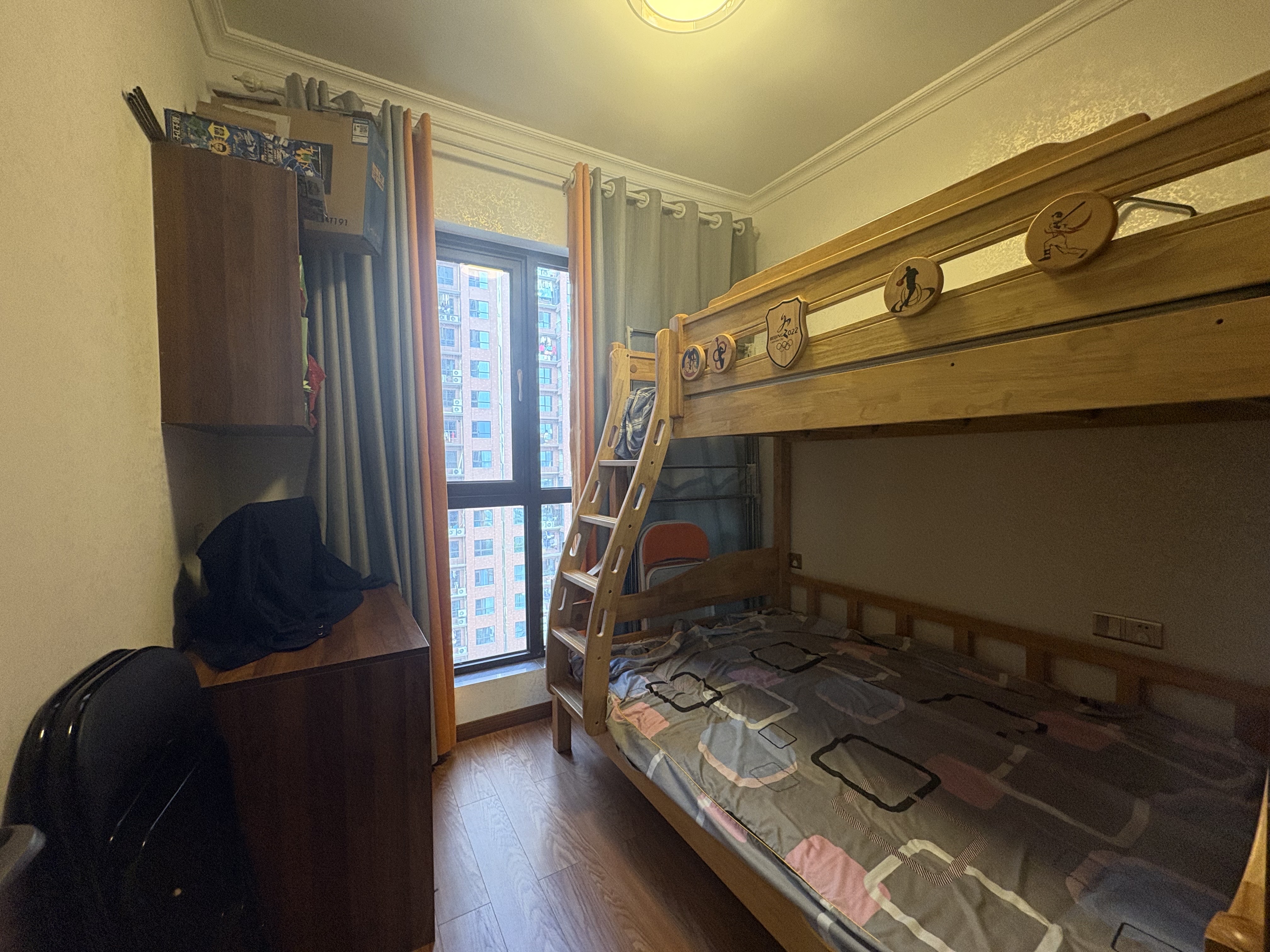 天嘉翰廷 4室2厅2卫 2500.0元/月 天嘉翰廷 4室2厅2卫 2500.0元/月室内图