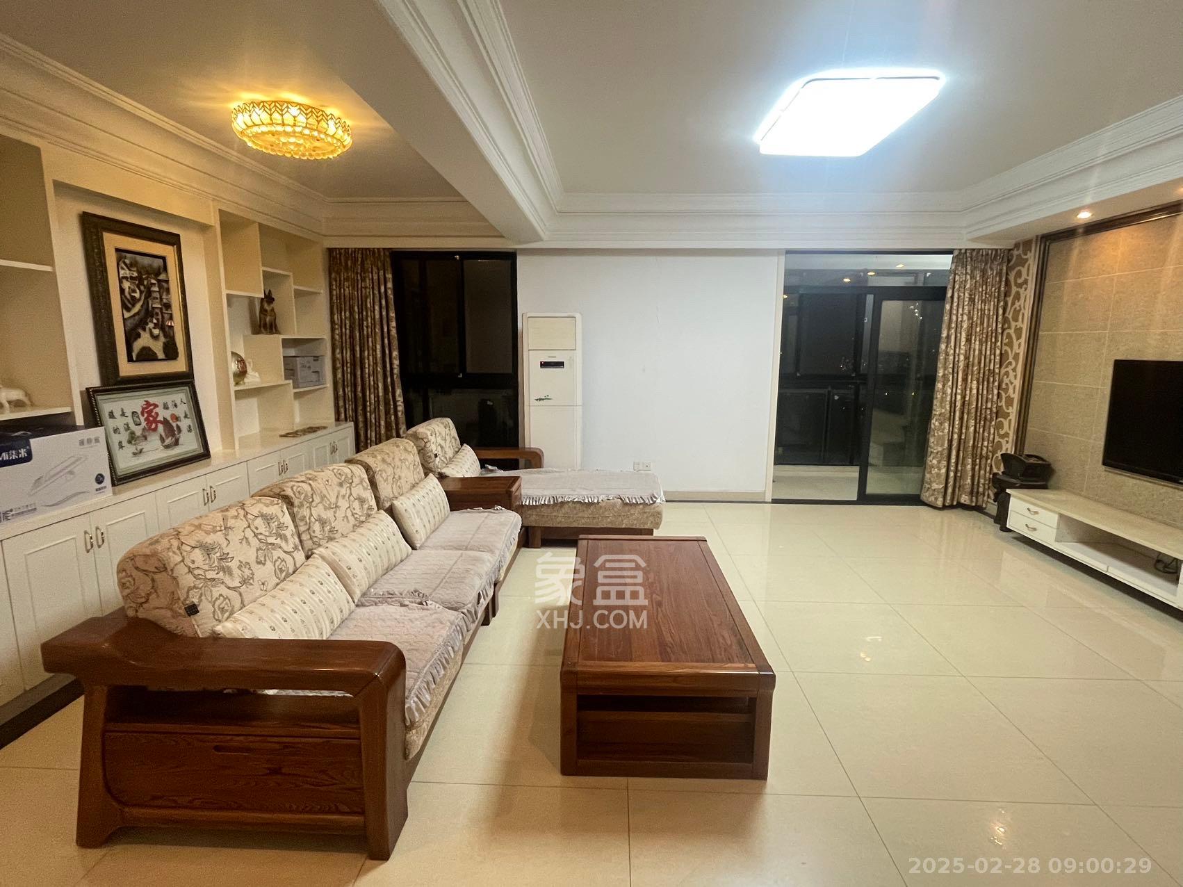 藏珑湖上国际花园 3室2厅2卫 3700.0元/月 藏珑湖上国际花园 3室2厅2卫 3700.0元/月室内图