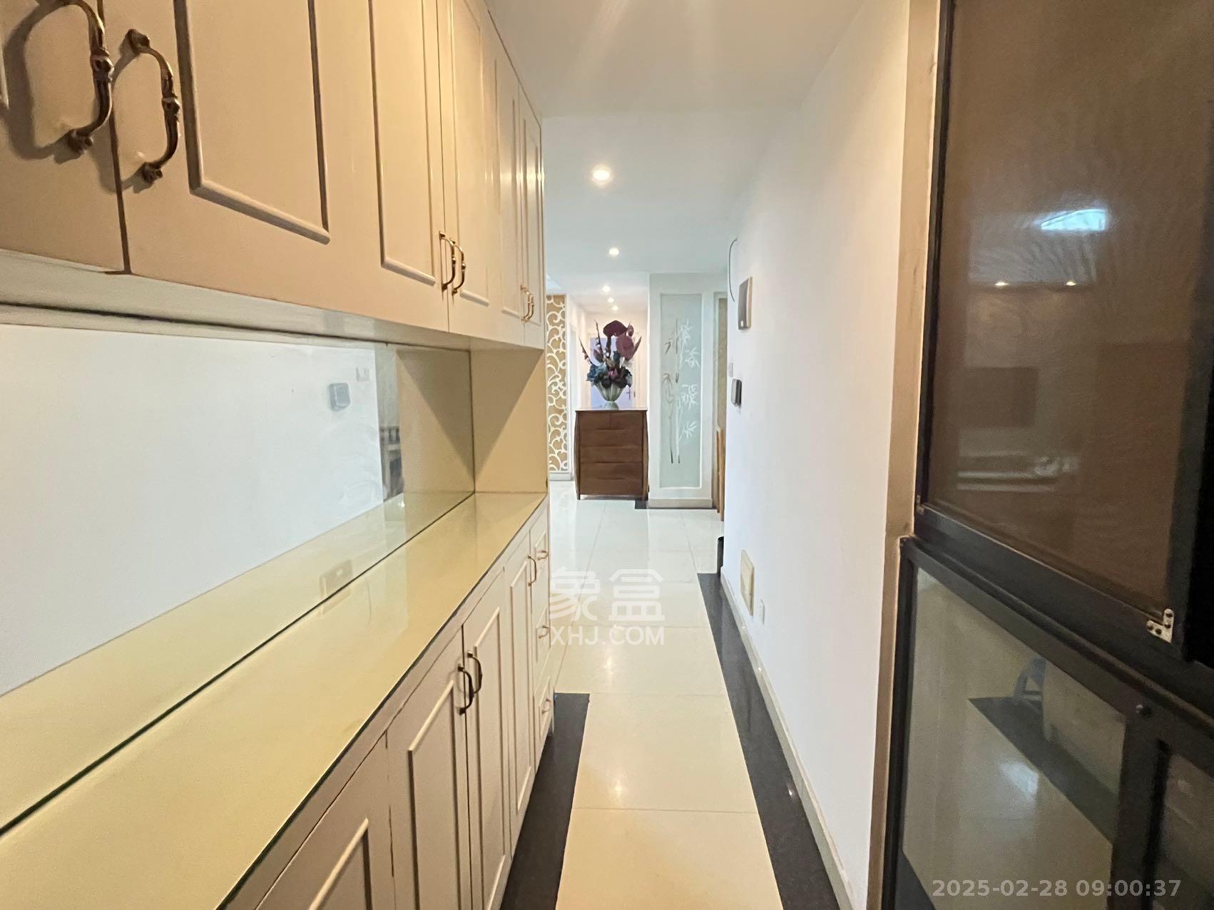 藏珑湖上国际花园 3室2厅2卫 3700.0元/月 藏珑湖上国际花园 3室2厅2卫 3700.0元/月室内图