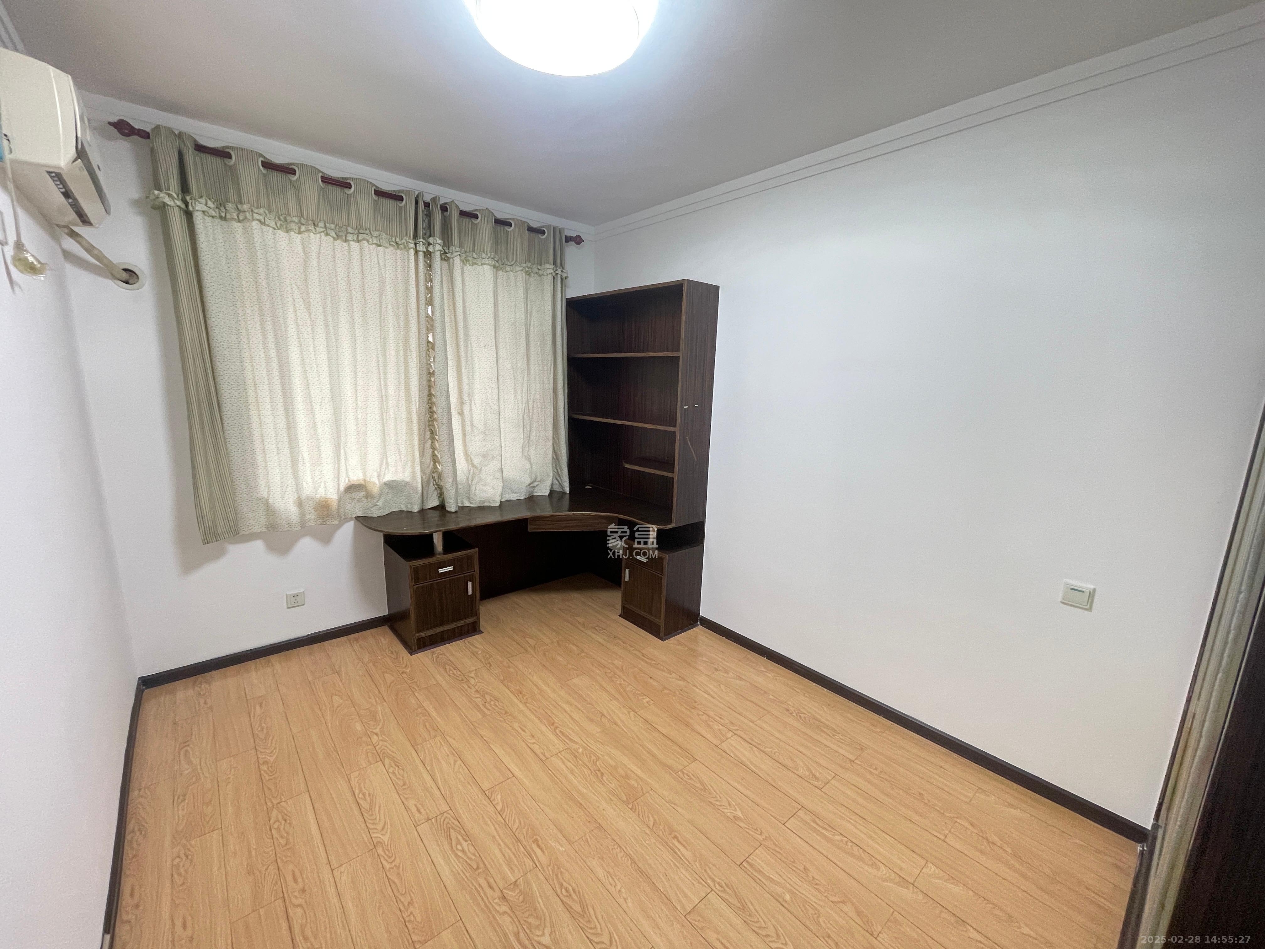 天鸿小区  3室2厅2卫   2400.00元/月室内图