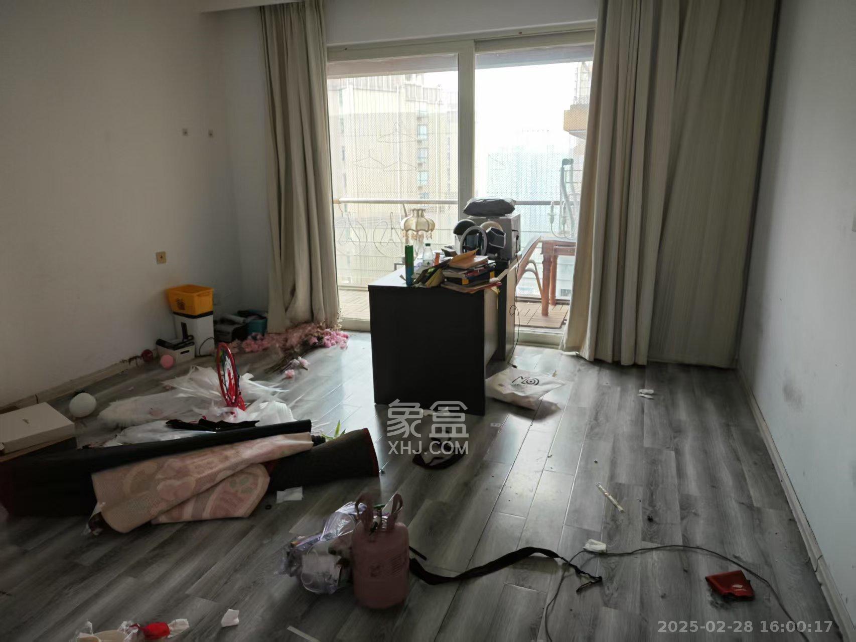 金色屋顶  4室2厅2卫   5500.00元/月户型图