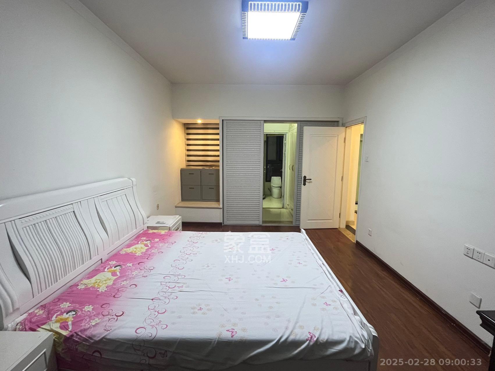 藏珑湖上国际花园 3室2厅2卫 3700.0元/月 藏珑湖上国际花园 3室2厅2卫 3700.0元/月室内图