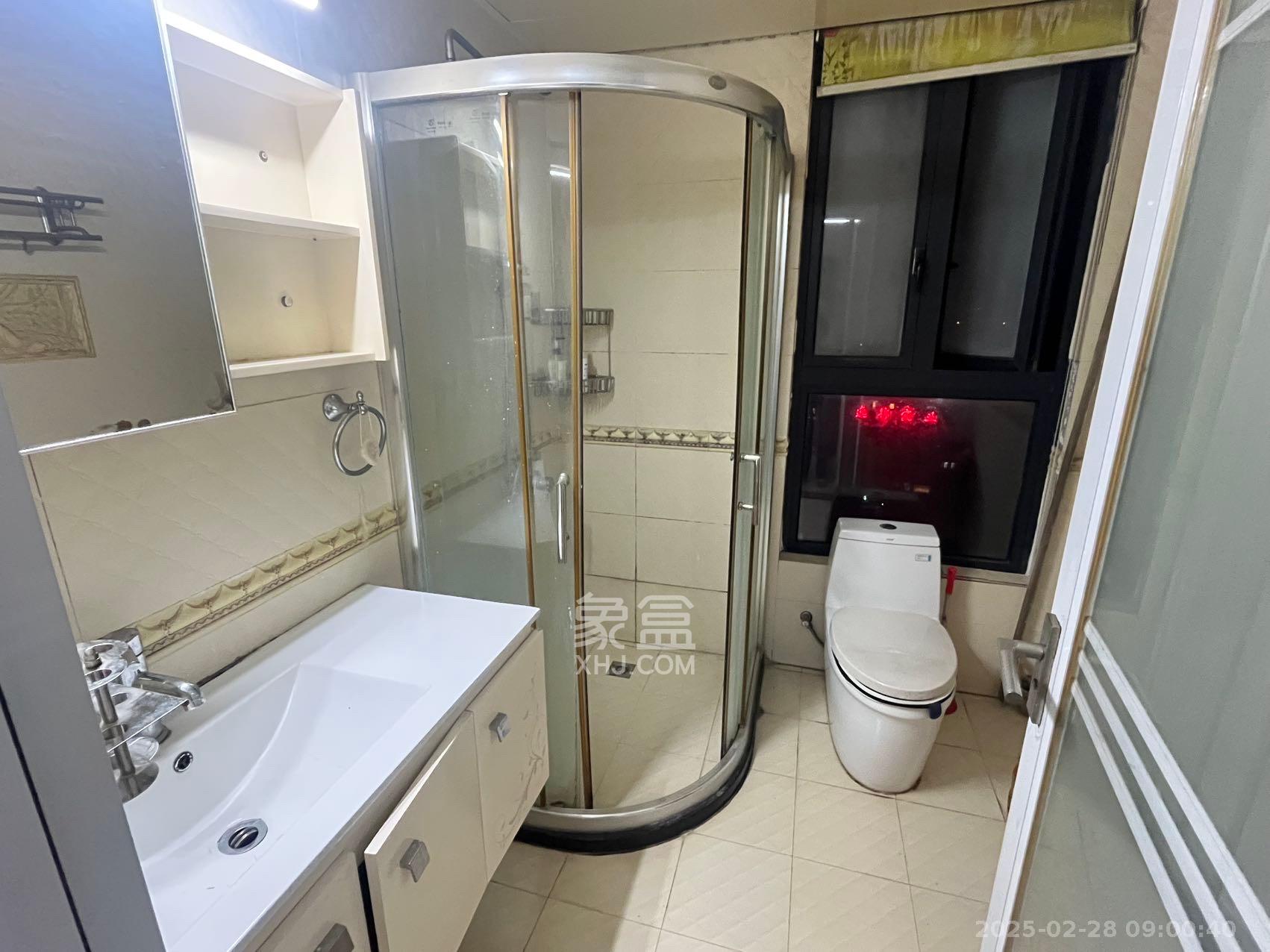 藏珑湖上国际花园 3室2厅2卫 3700.0元/月 藏珑湖上国际花园 3室2厅2卫 3700.0元/月室内图