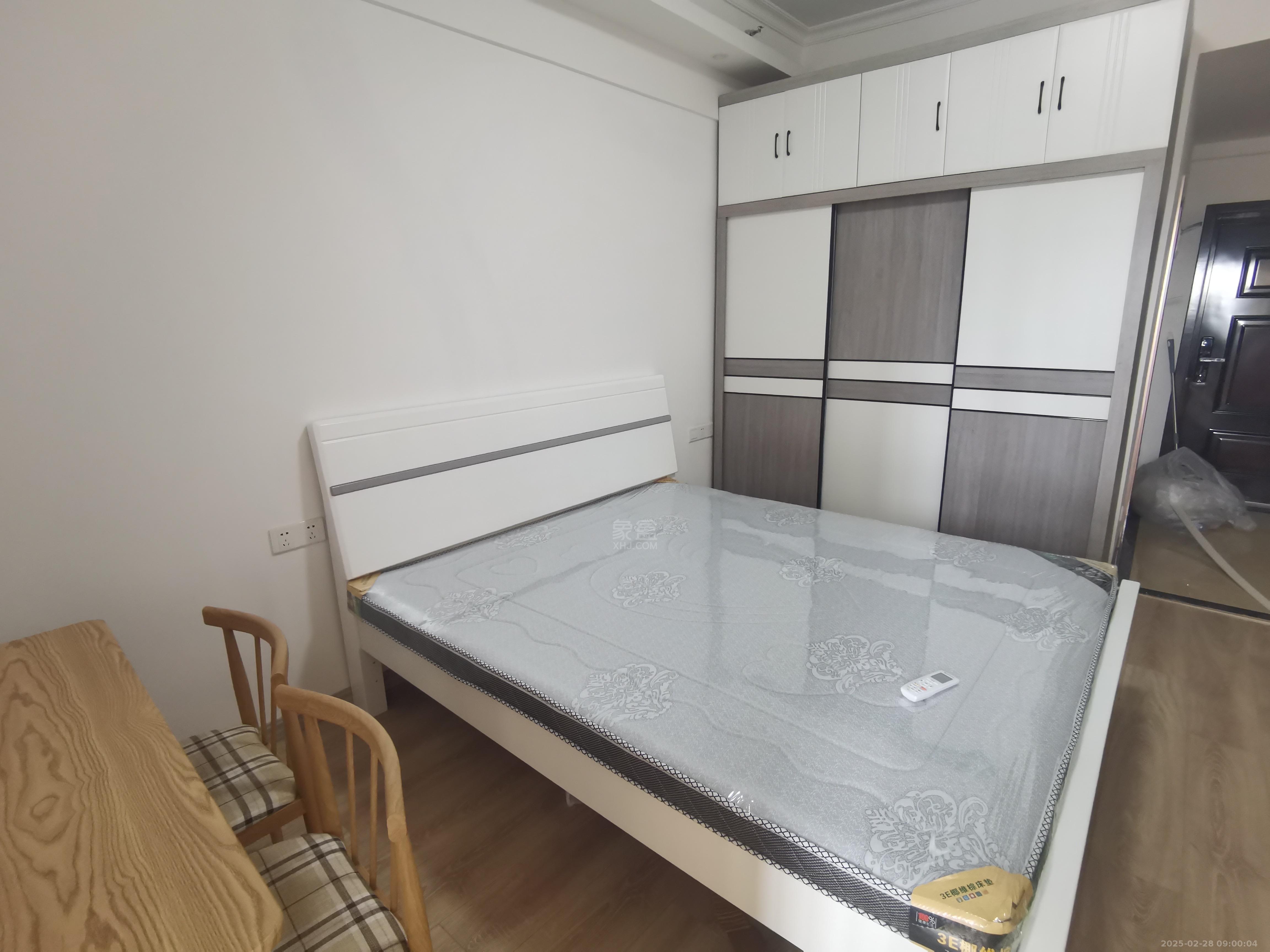 东城商业广场(东成)  1室1厅1卫    1100.0元/月 东城商业广场(东成)  1室1厅1卫    1100.0元/月室内图