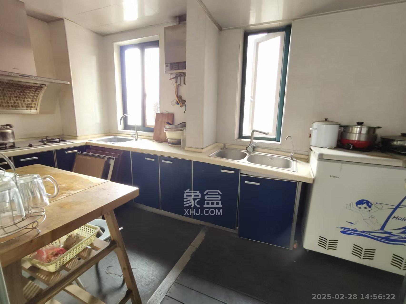 东玺门  4室2厅1卫   5000.00元/月室内图