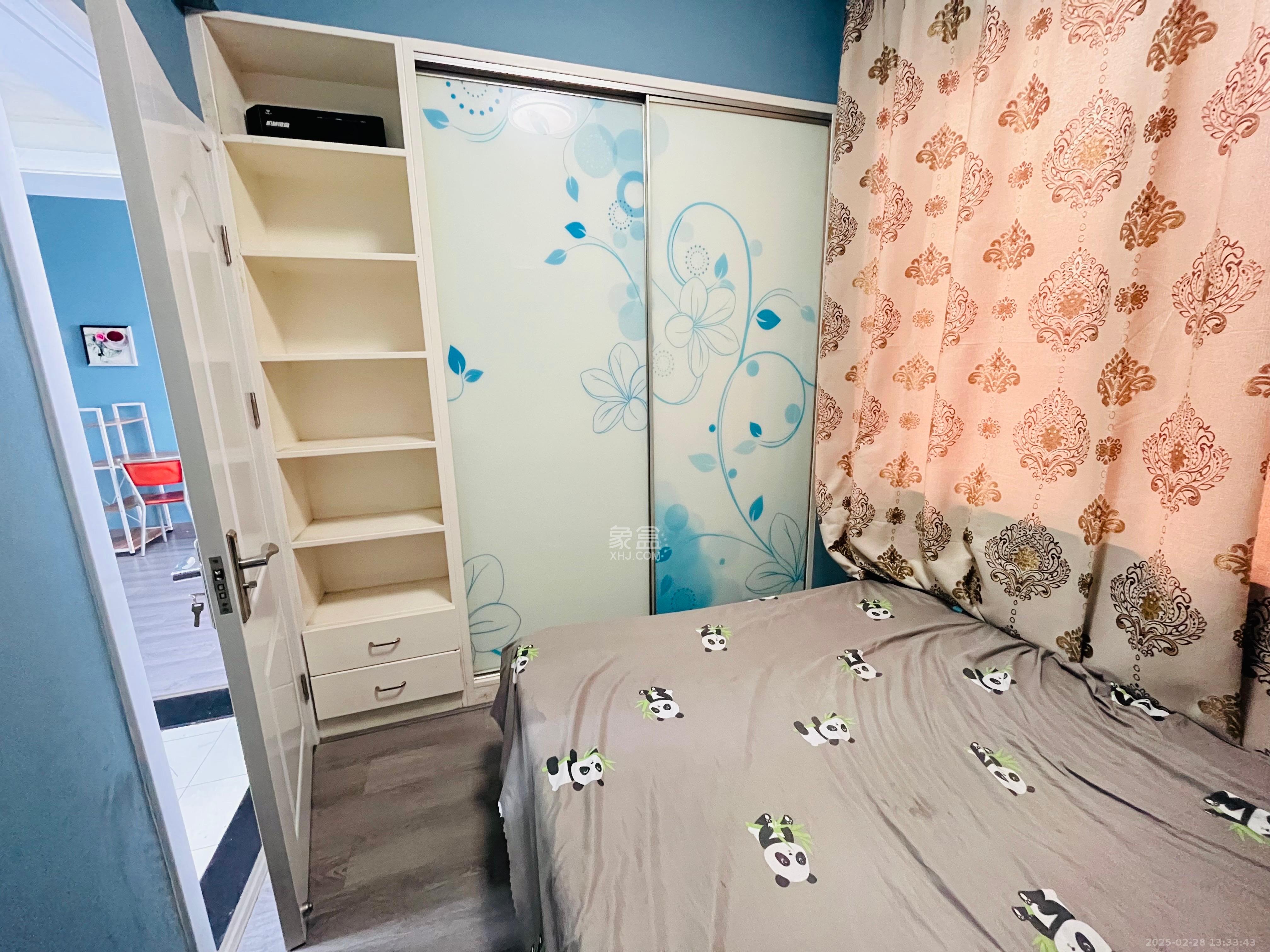 鸿景山庄  1室1厅1卫   26.00万客厅