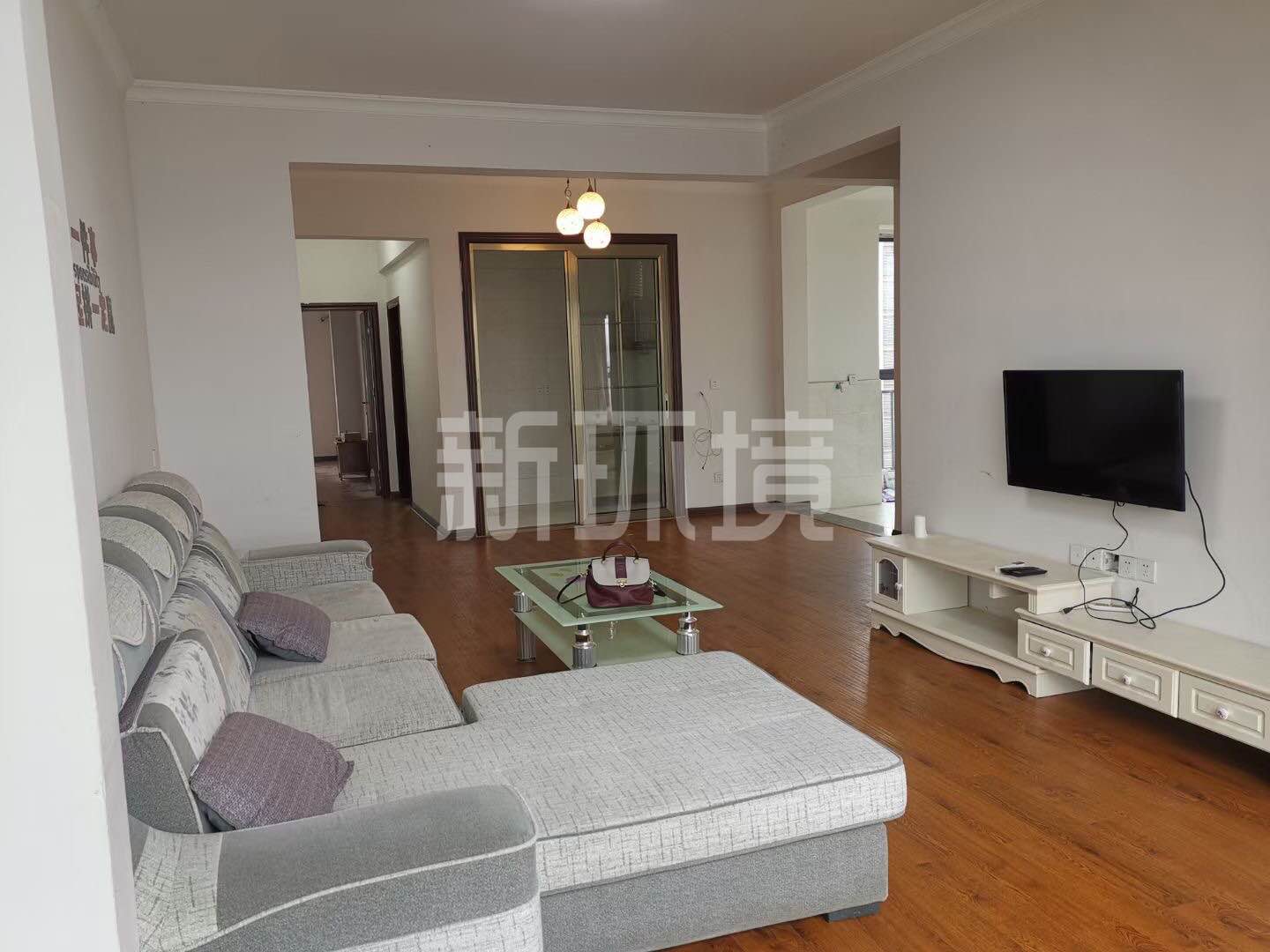 山水印象  3室2厅2卫    2200.0元/月 山水印象  3室2厅2卫    2200.0元/月室内图