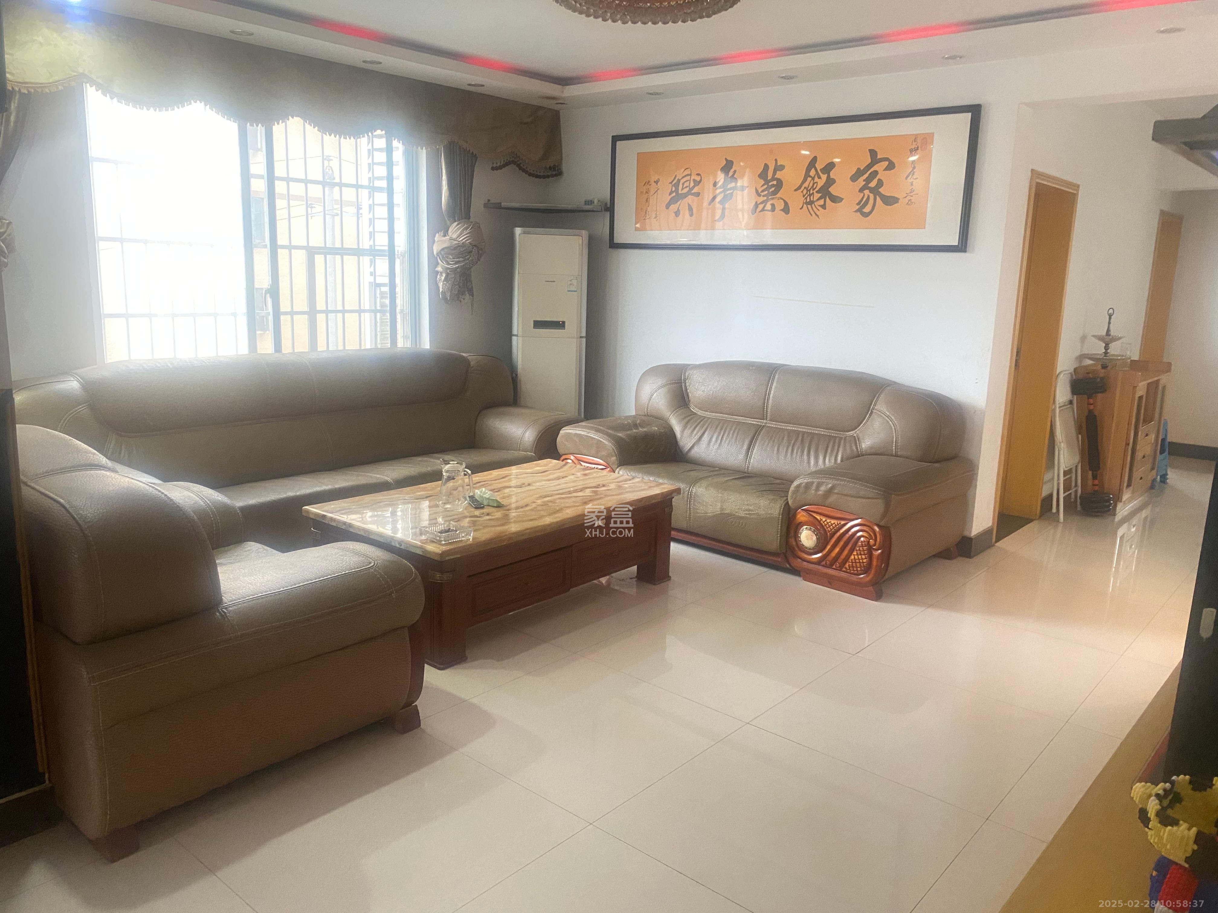 桔香鑫城  4室2厅1卫   3000.00元/月