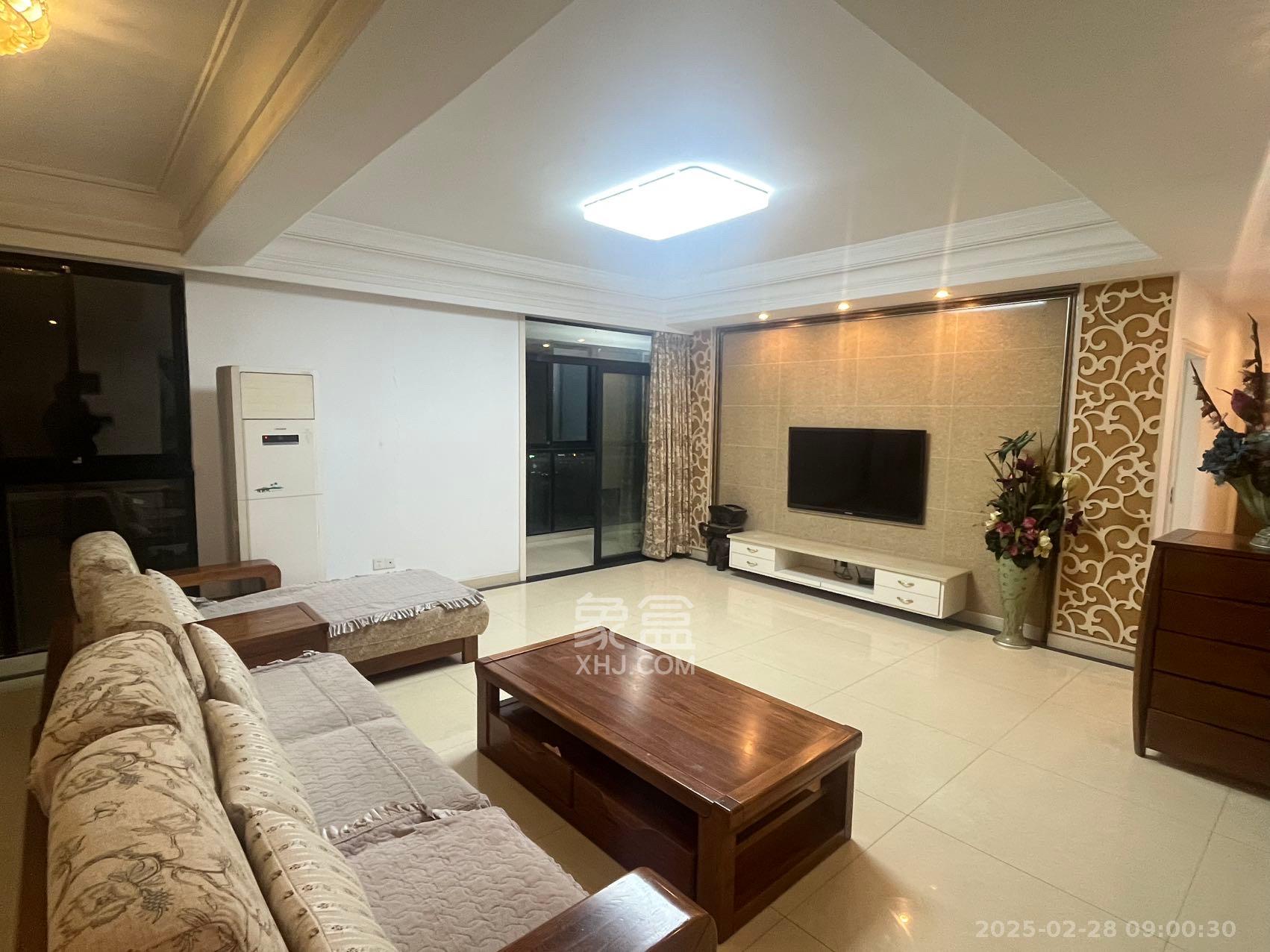 藏珑湖上国际花园 3室2厅2卫 3700.0元/月 藏珑湖上国际花园 3室2厅2卫 3700.0元/月室内图