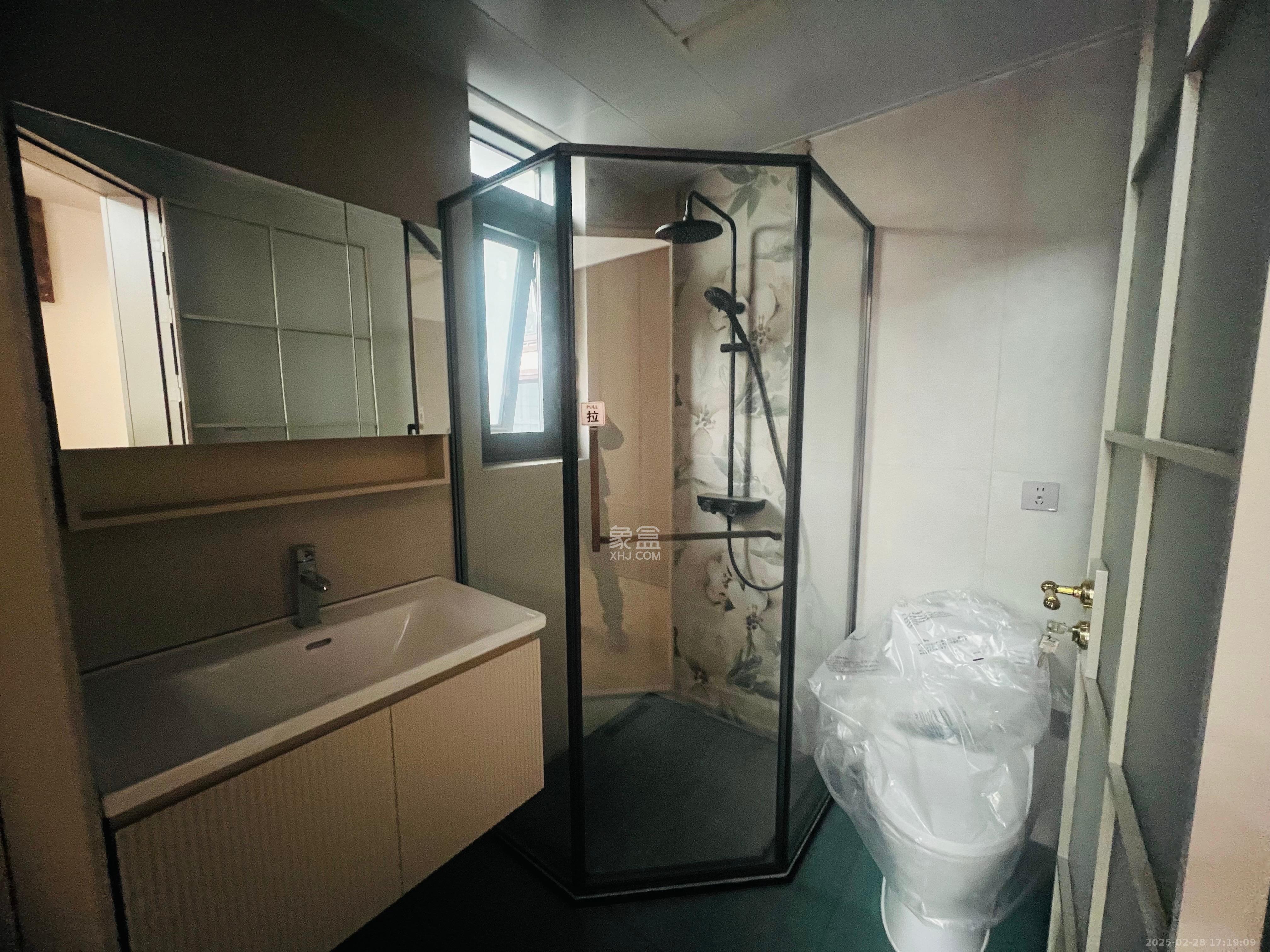 宝能公馆(美联天骄城五期) 4室2厅2卫 7500.0元/月 宝能公馆(美联天骄城五期) 4室2厅2卫 7500.0元/月室内图