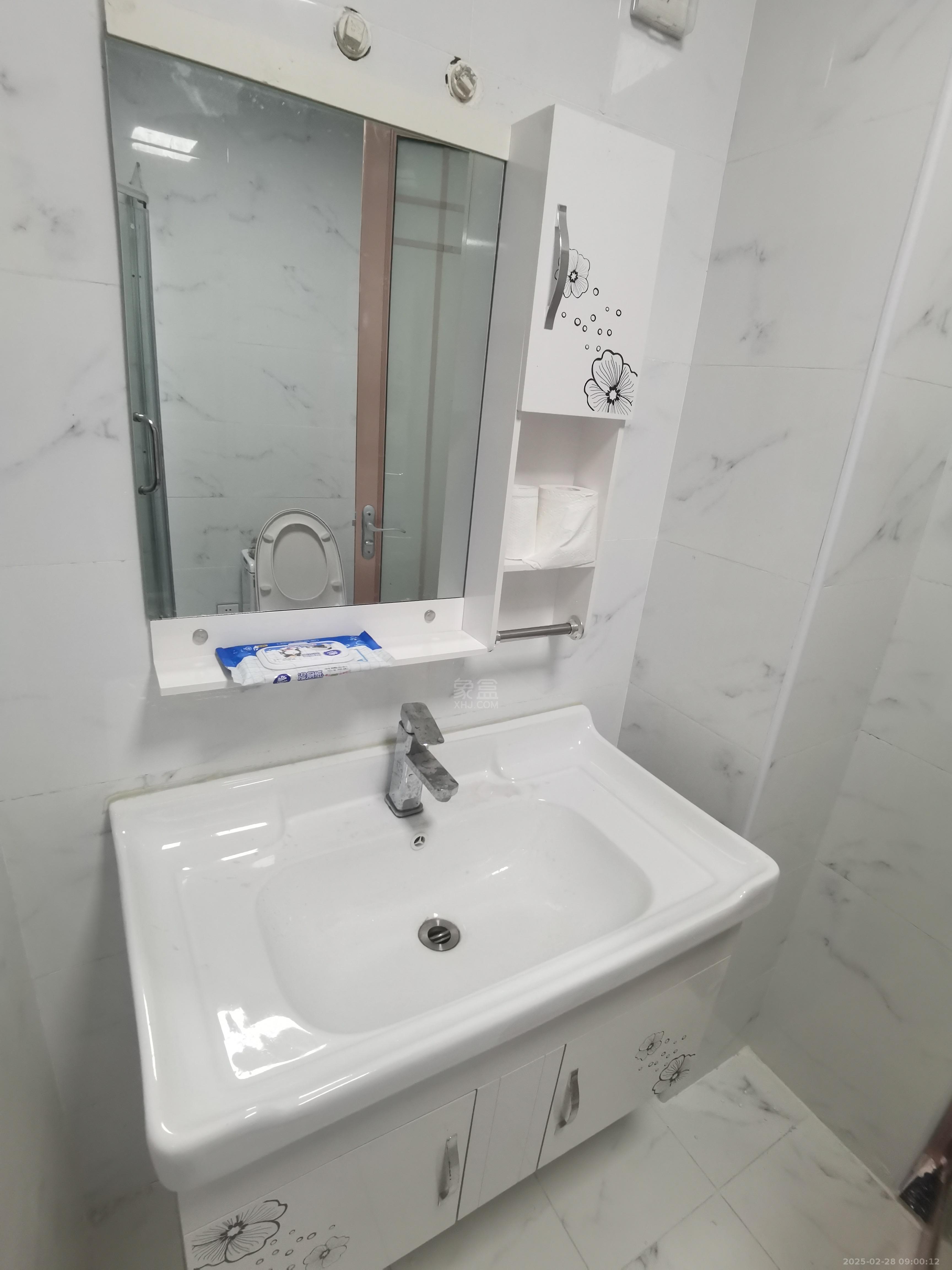 东城商业广场(东成)  1室1厅1卫    1100.0元/月 东城商业广场(东成)  1室1厅1卫    1100.0元/月室内图