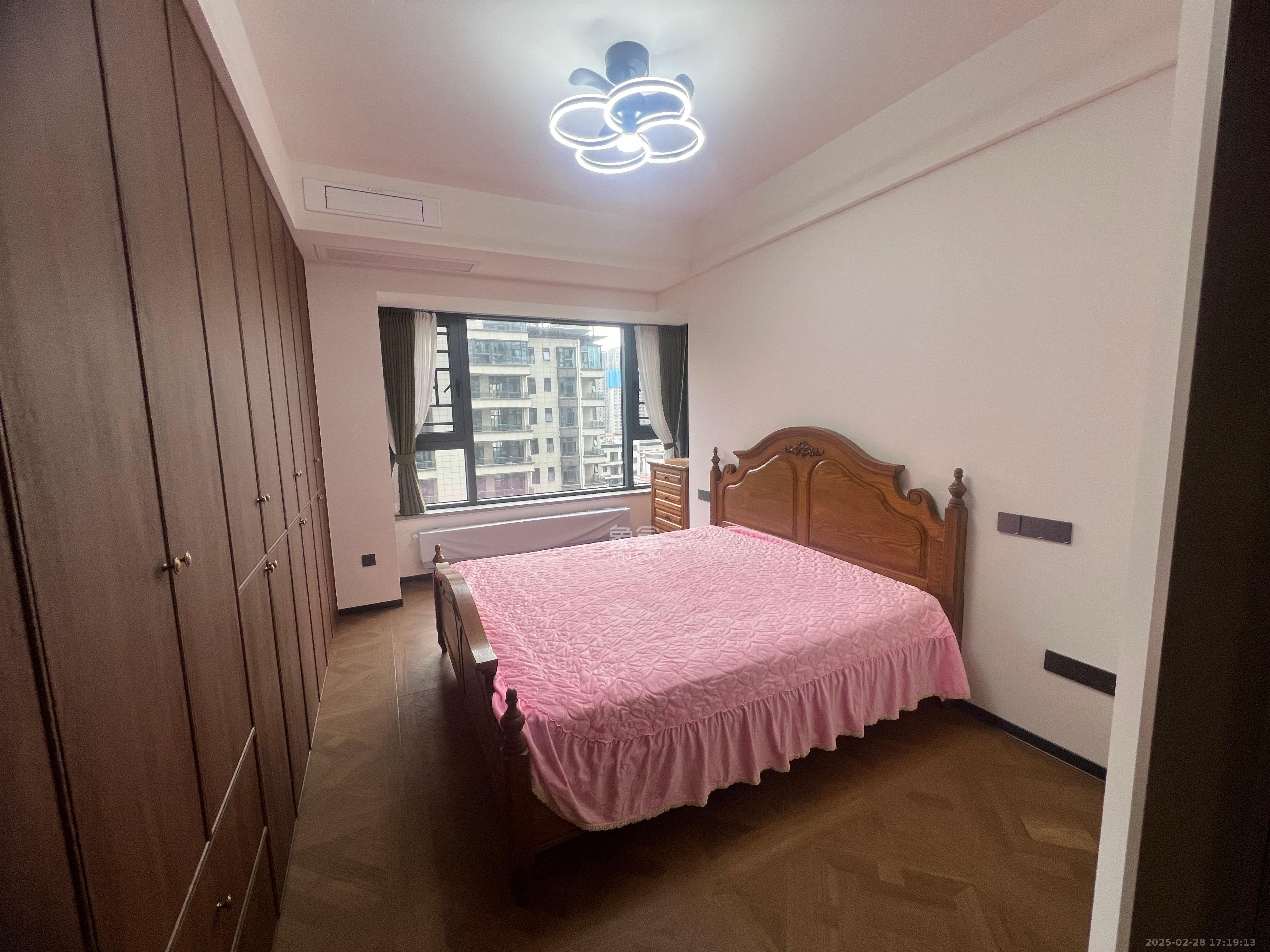 宝能公馆(美联天骄城五期) 4室2厅2卫 7500.0元/月 宝能公馆(美联天骄城五期) 4室2厅2卫 7500.0元/月室内图