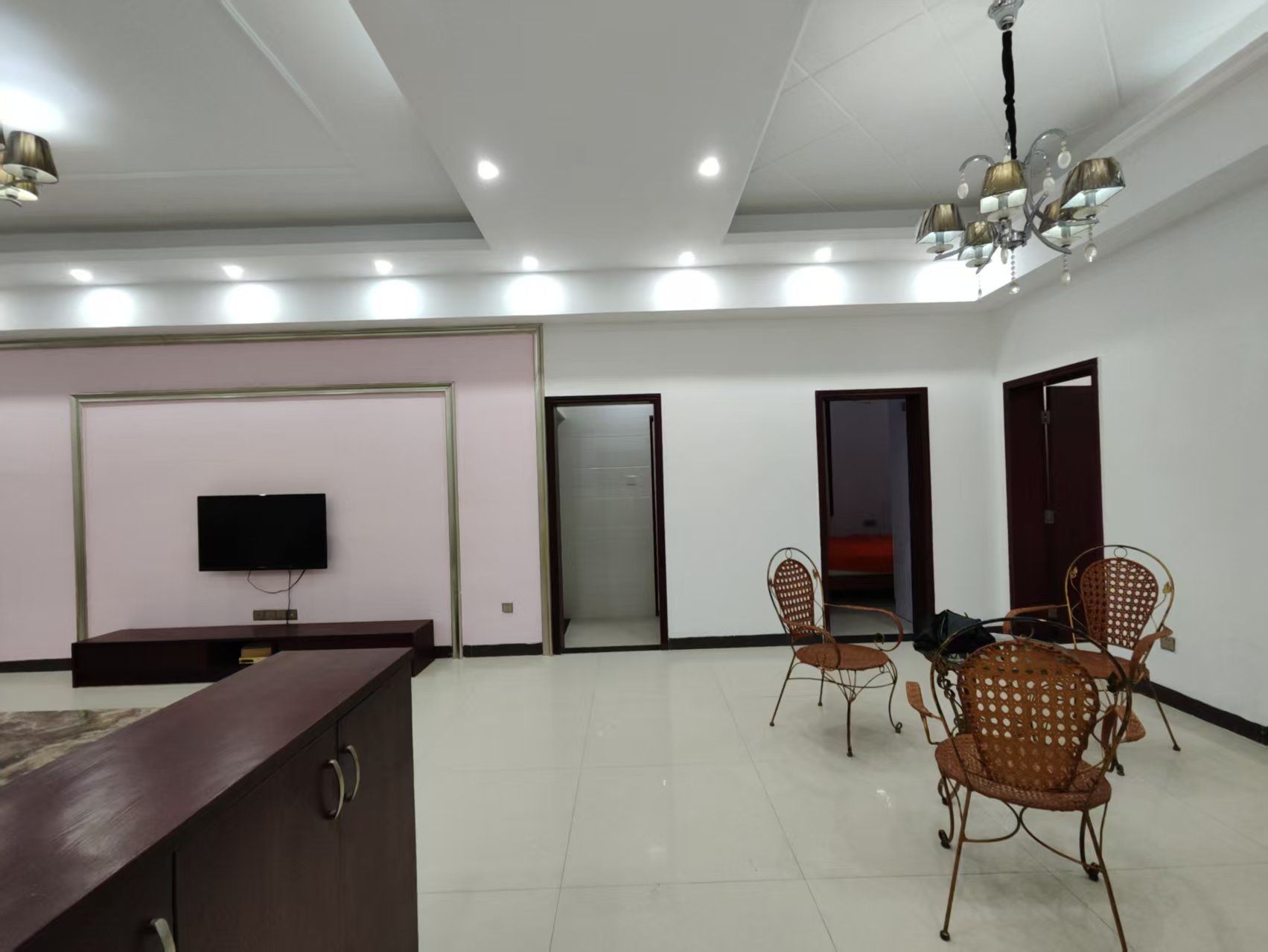 进步亚泰 4室2厅2卫 2300.0元/月 进步亚泰 4室2厅2卫 2300.0元/月室内图