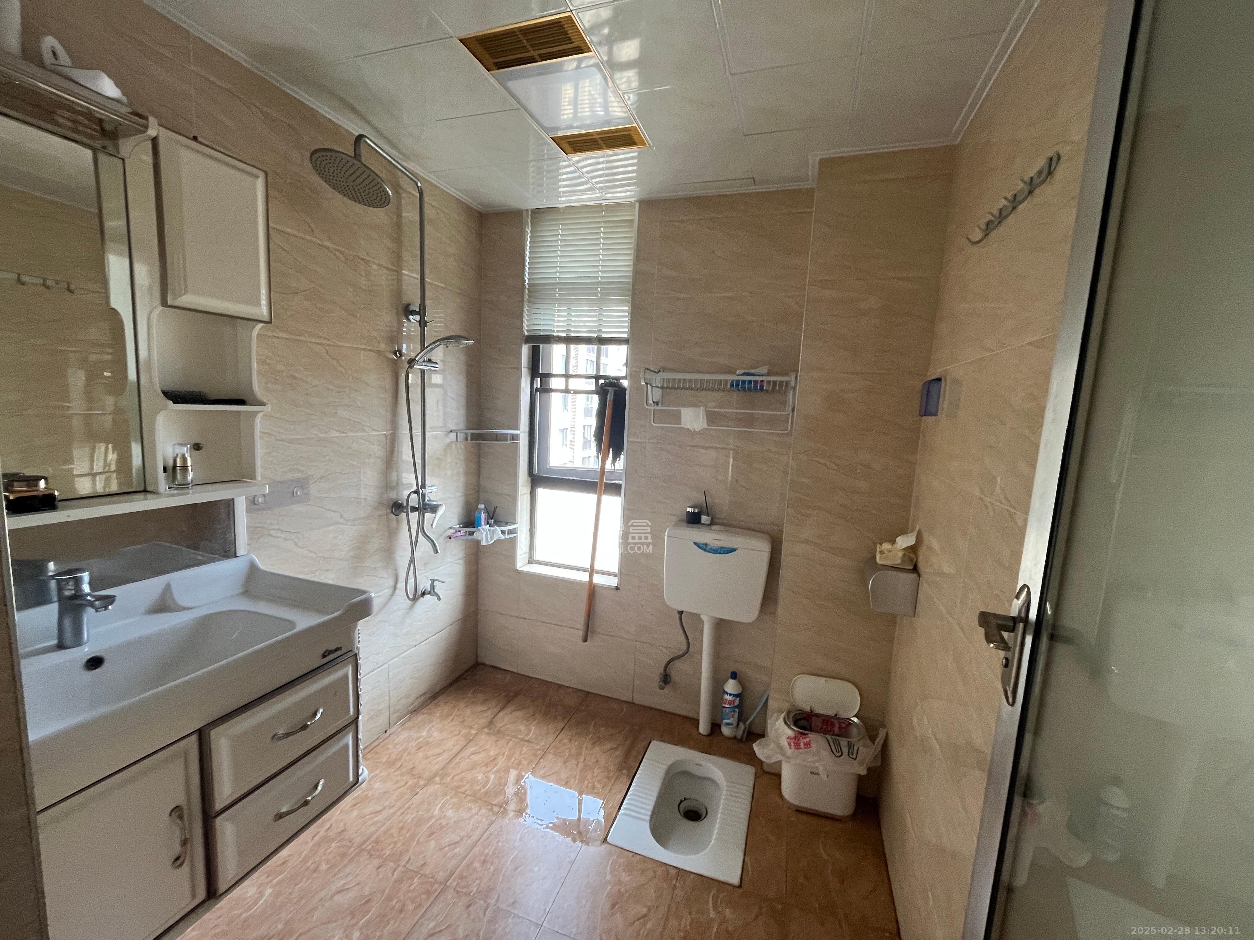 华润橡树湾  2室2厅1卫    2200.0元/月 华润橡树湾  2室2厅1卫    2200.0元/月室内图