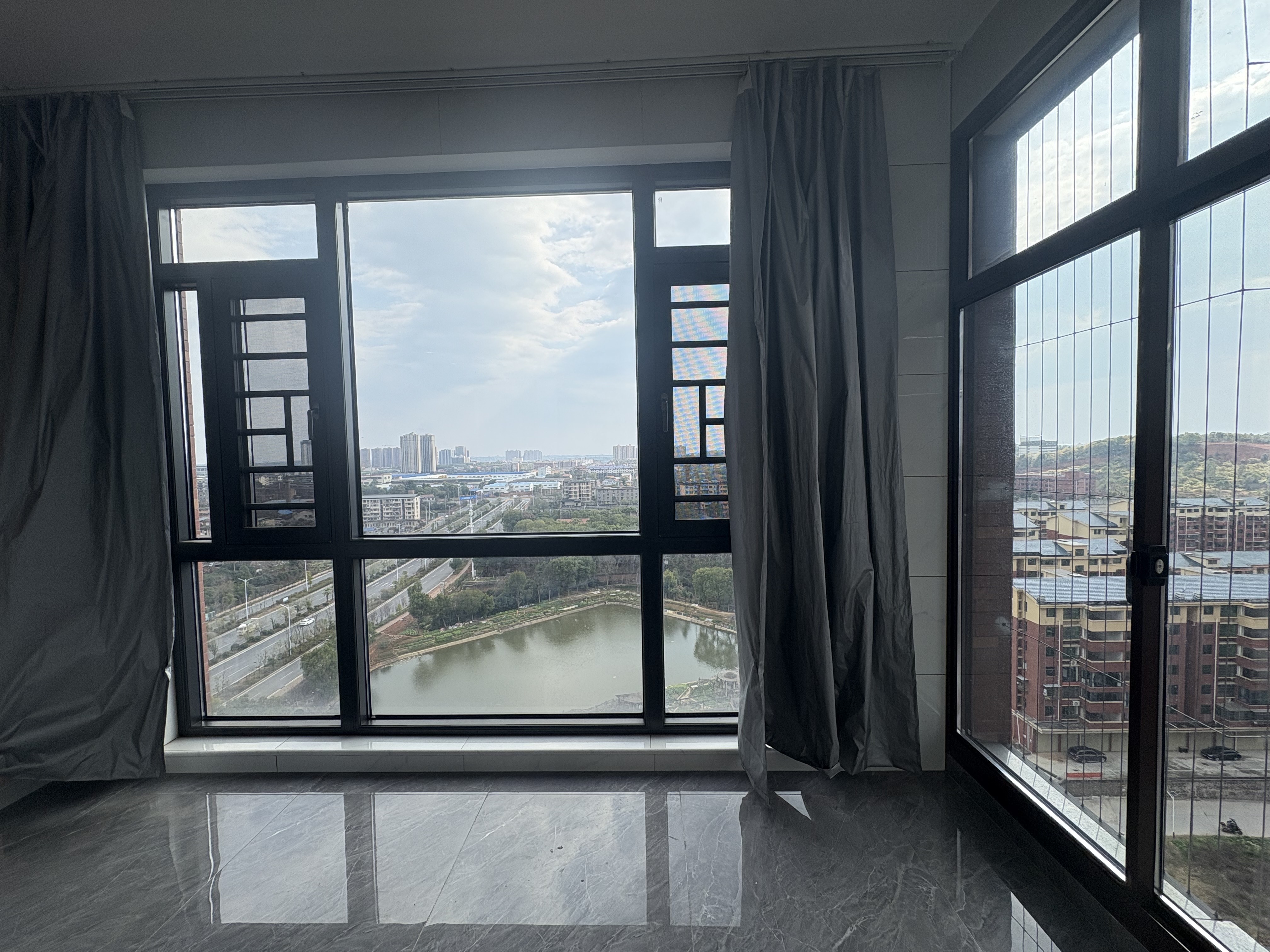 天嘉翰廷 4室2厅2卫 2500.0元/月 天嘉翰廷 4室2厅2卫 2500.0元/月室内图