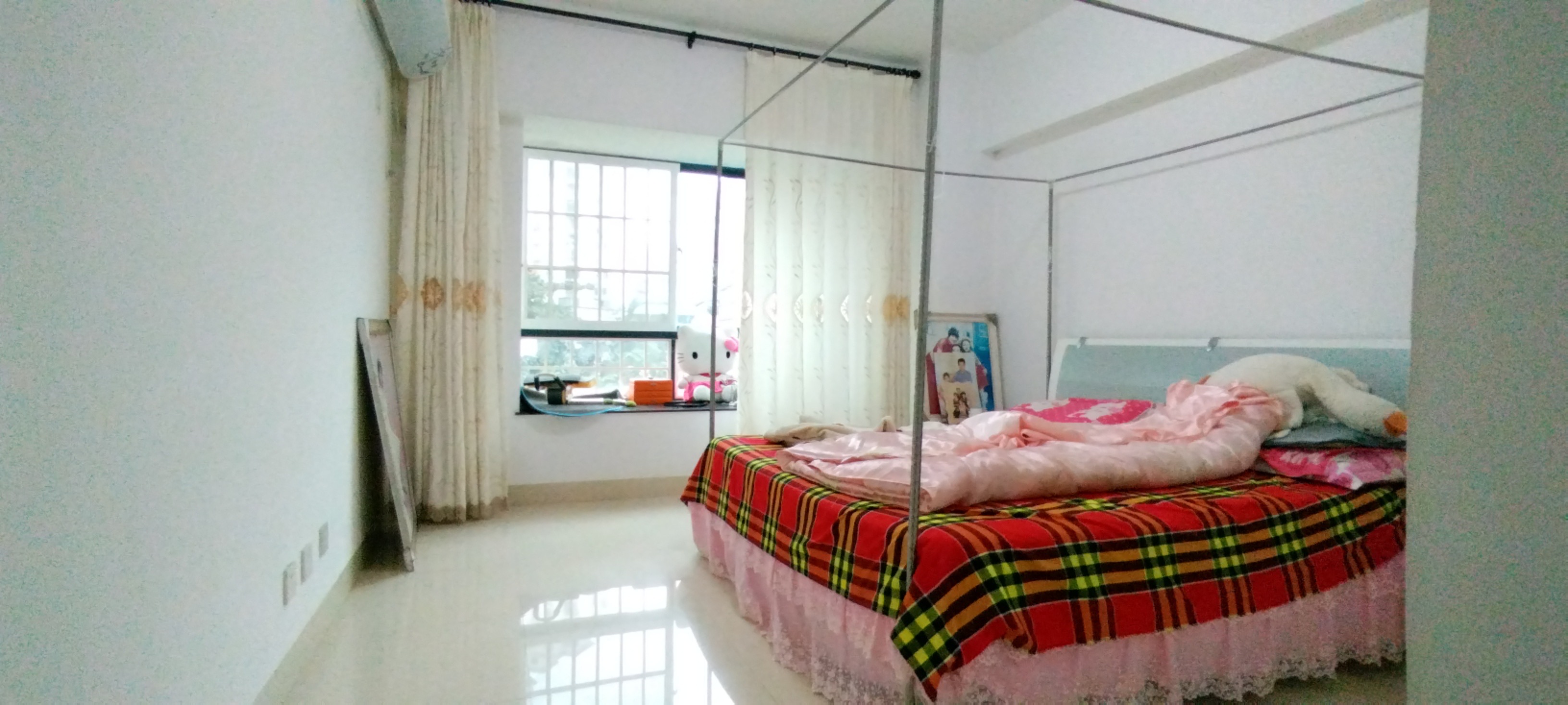 碧湖家园 4室2厅2卫 227.0万 碧湖家园 4室2厅2卫 227.0万客厅