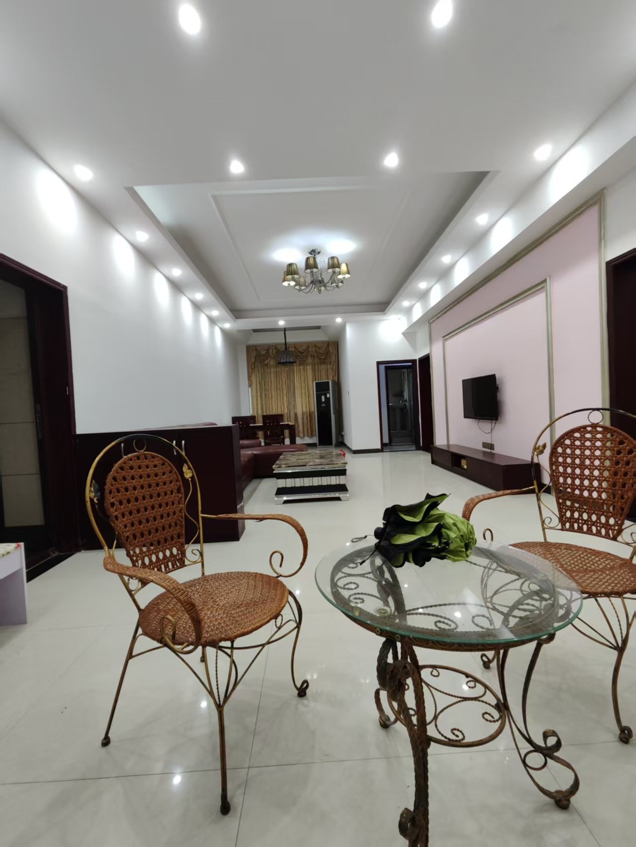 进步亚泰 4室2厅2卫 2300.0元/月 进步亚泰 4室2厅2卫 2300.0元/月室内图