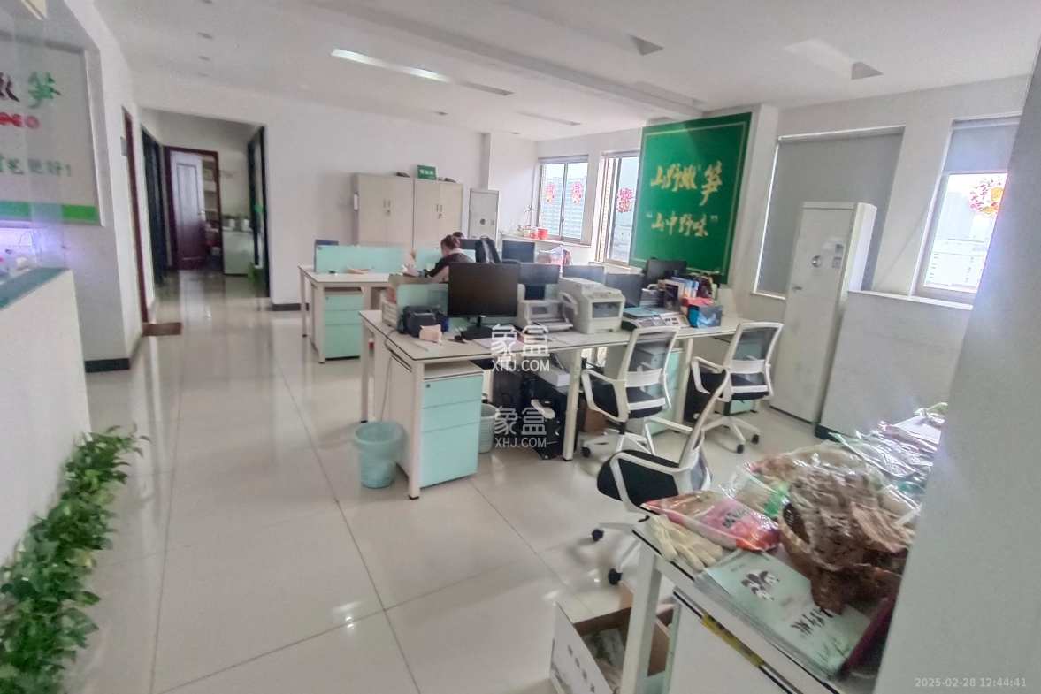 汇达国际公馆(汇达大厦) 5室1厅2卫 8000.0元/月 汇达国际公馆(汇达大厦) 5室1厅2卫 8000.0元/月室内图