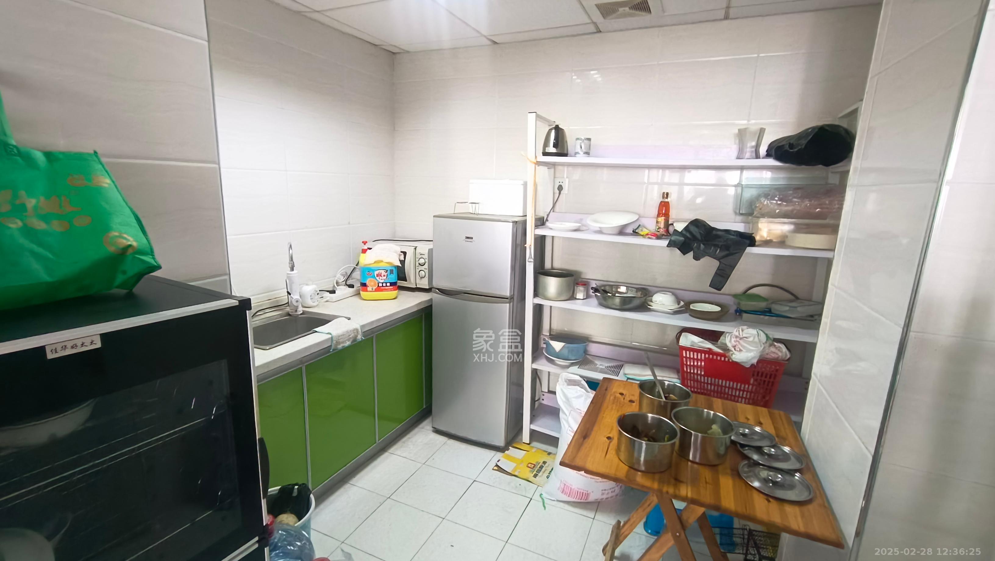 汇达国际公馆(汇达大厦) 5室1厅2卫 8000.0元/月 汇达国际公馆(汇达大厦) 5室1厅2卫 8000.0元/月室内图