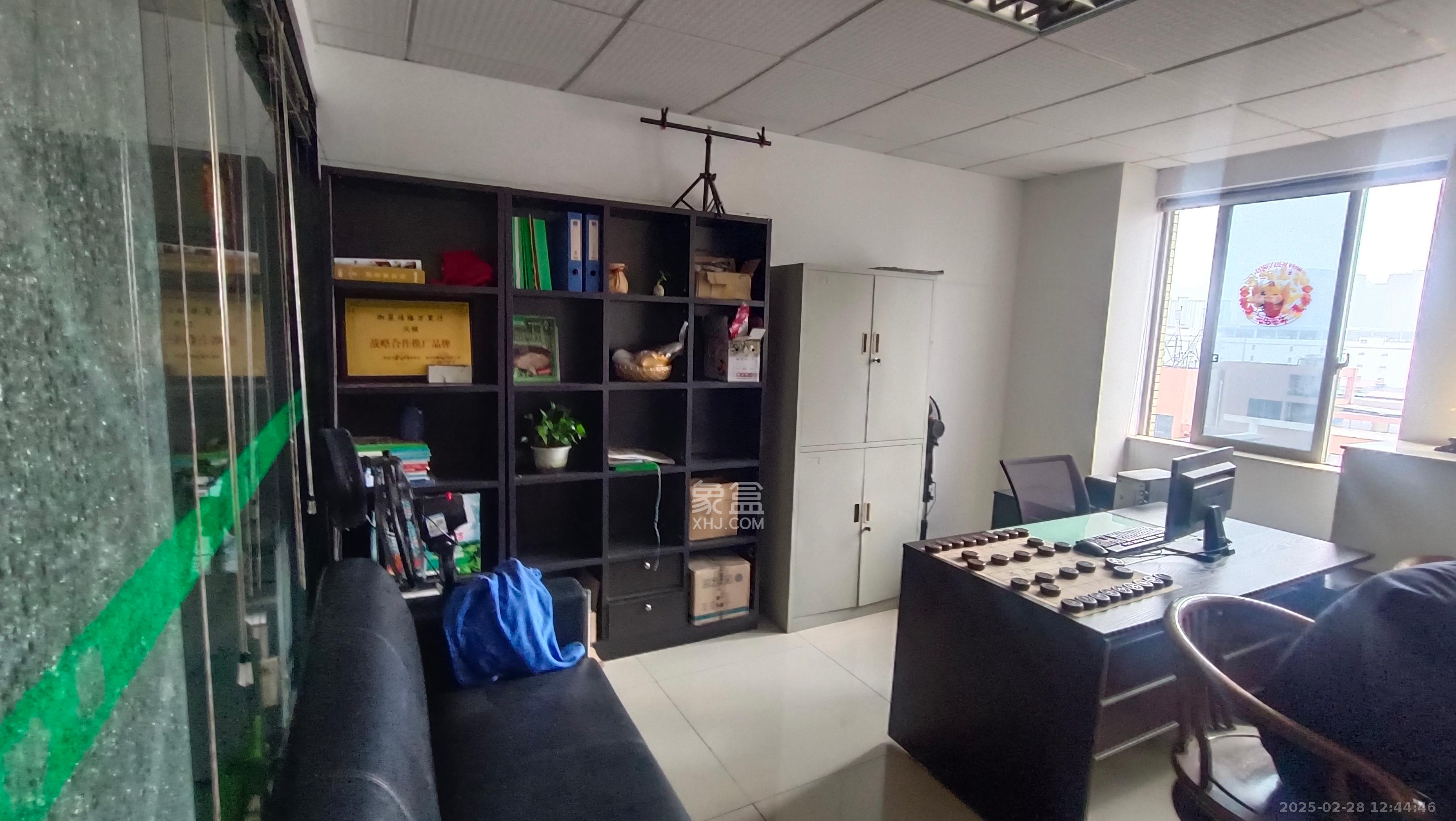 汇达国际公馆(汇达大厦) 5室1厅2卫 8000.0元/月 汇达国际公馆(汇达大厦) 5室1厅2卫 8000.0元/月室内图