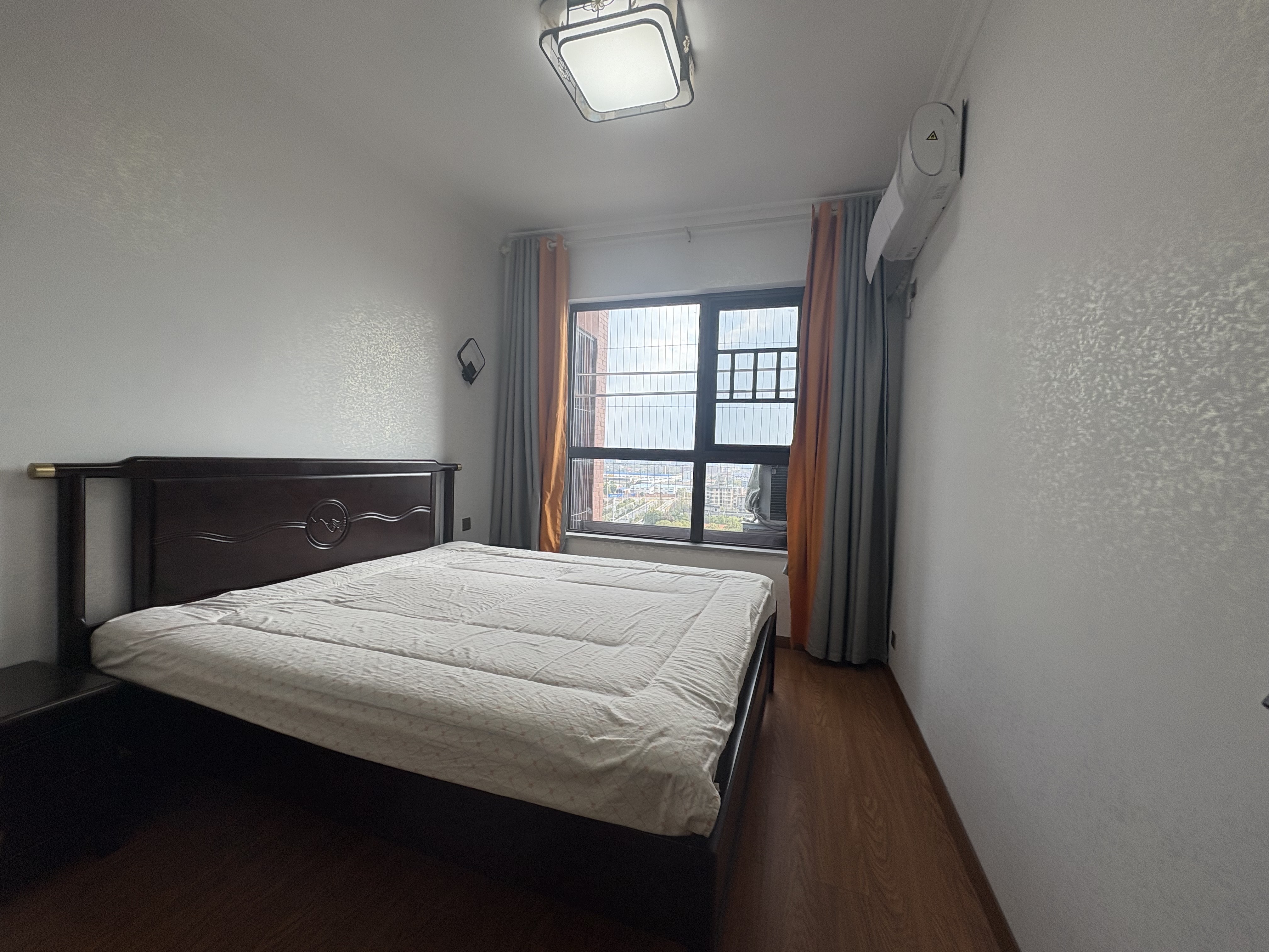 天嘉翰廷 4室2厅2卫 2500.0元/月 天嘉翰廷 4室2厅2卫 2500.0元/月室内图