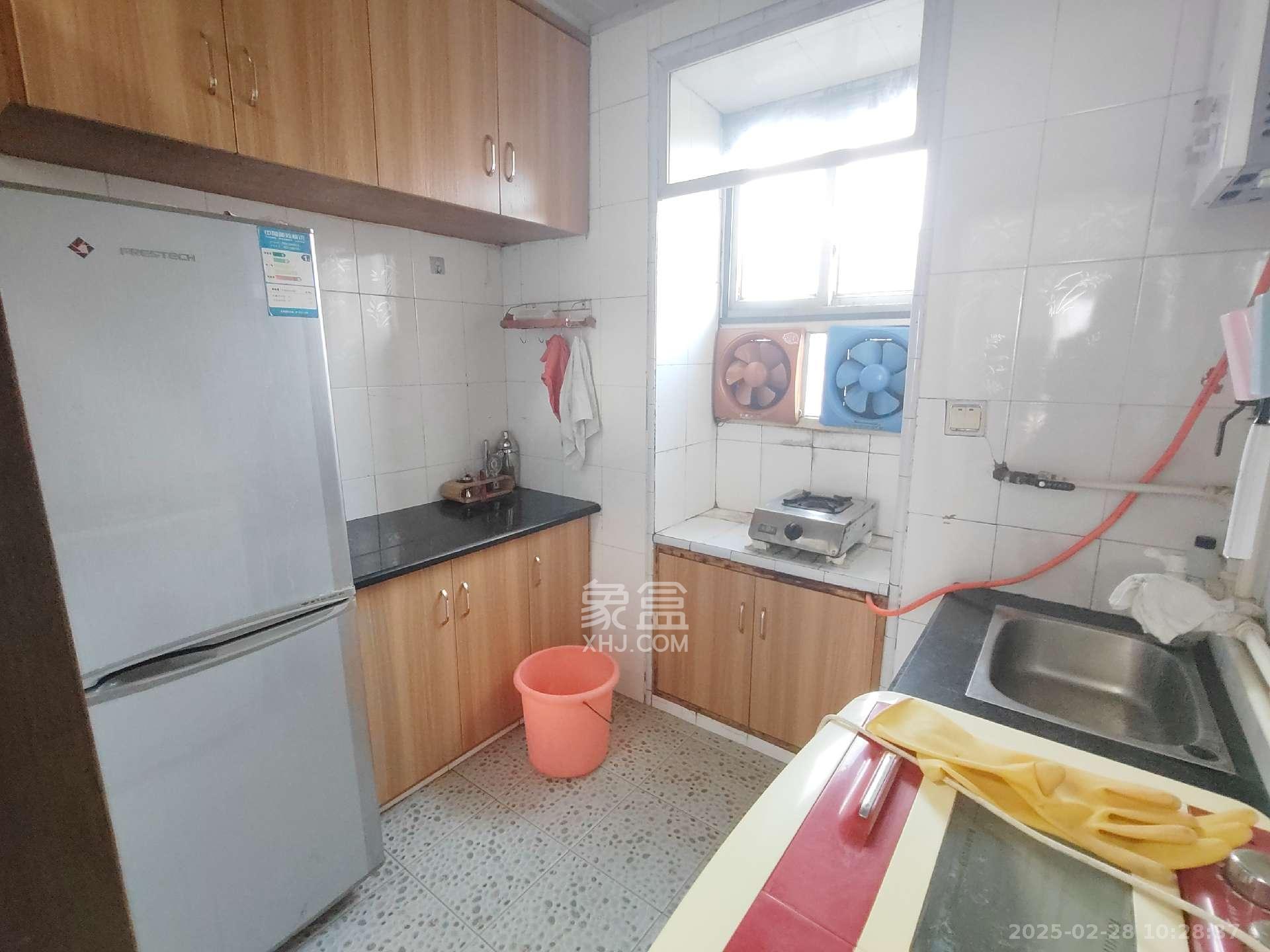 海关钢晓村  1室2厅1卫    650.0元/月 海关钢晓村  1室2厅1卫    650.0元/月室内图