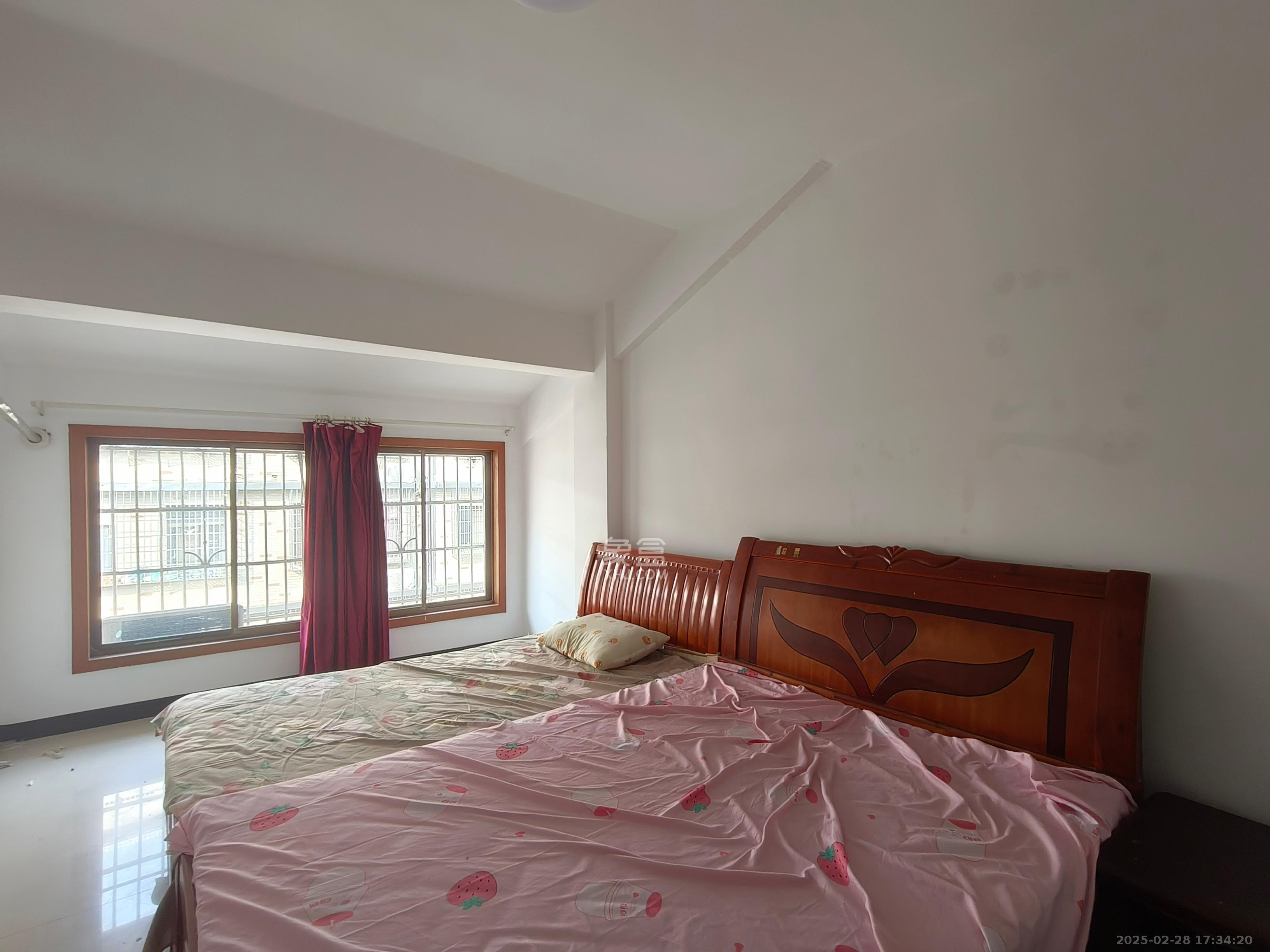 龙塘安置区(龙塘小区)  3室2厅1卫    2000.0元/月 龙塘安置区(龙塘小区)  3室2厅1卫    2000.0元/月室内图