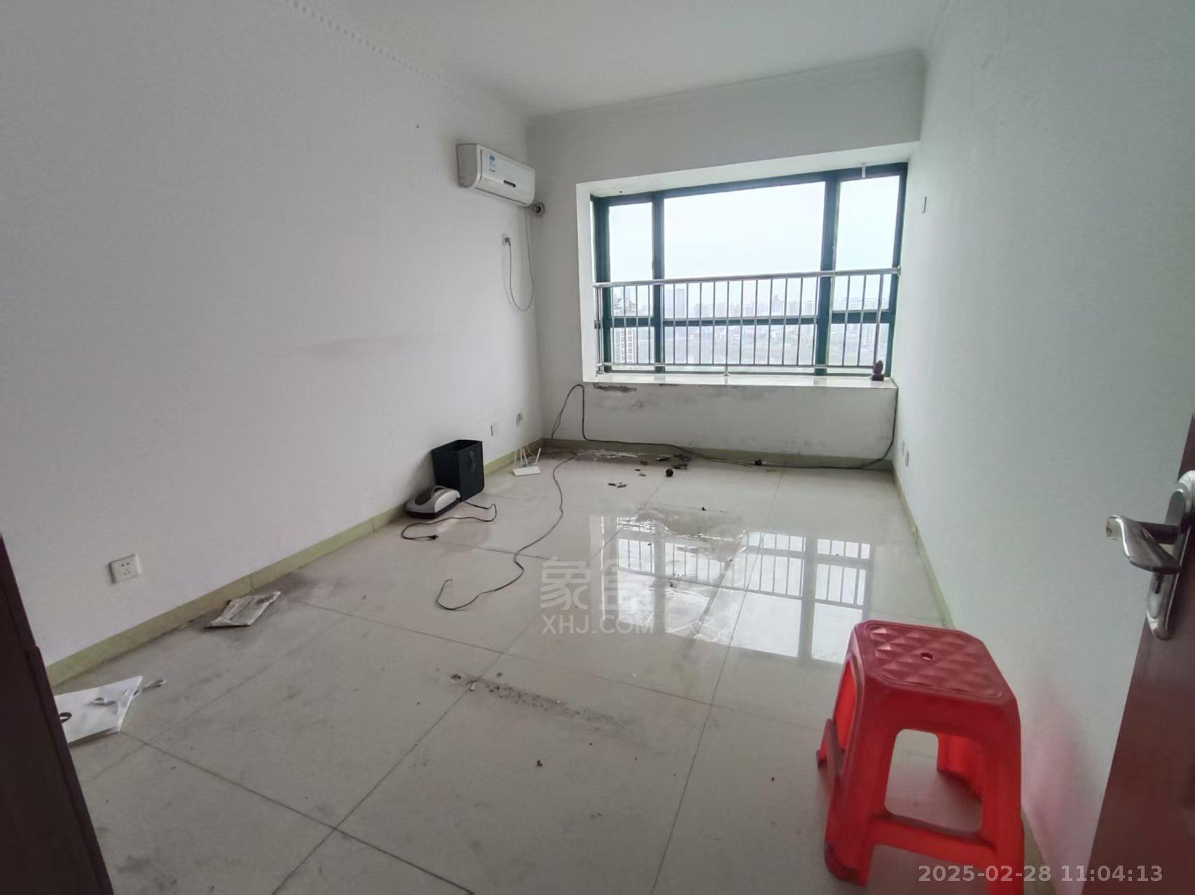 蓝盾景园二期 4室2厅1卫 2600.0元/月 蓝盾景园二期 4室2厅1卫 2600.0元/月室内图