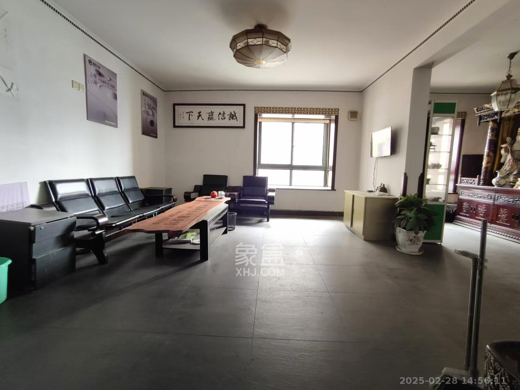 东玺门  4室2厅1卫   5000.00元/月室内图