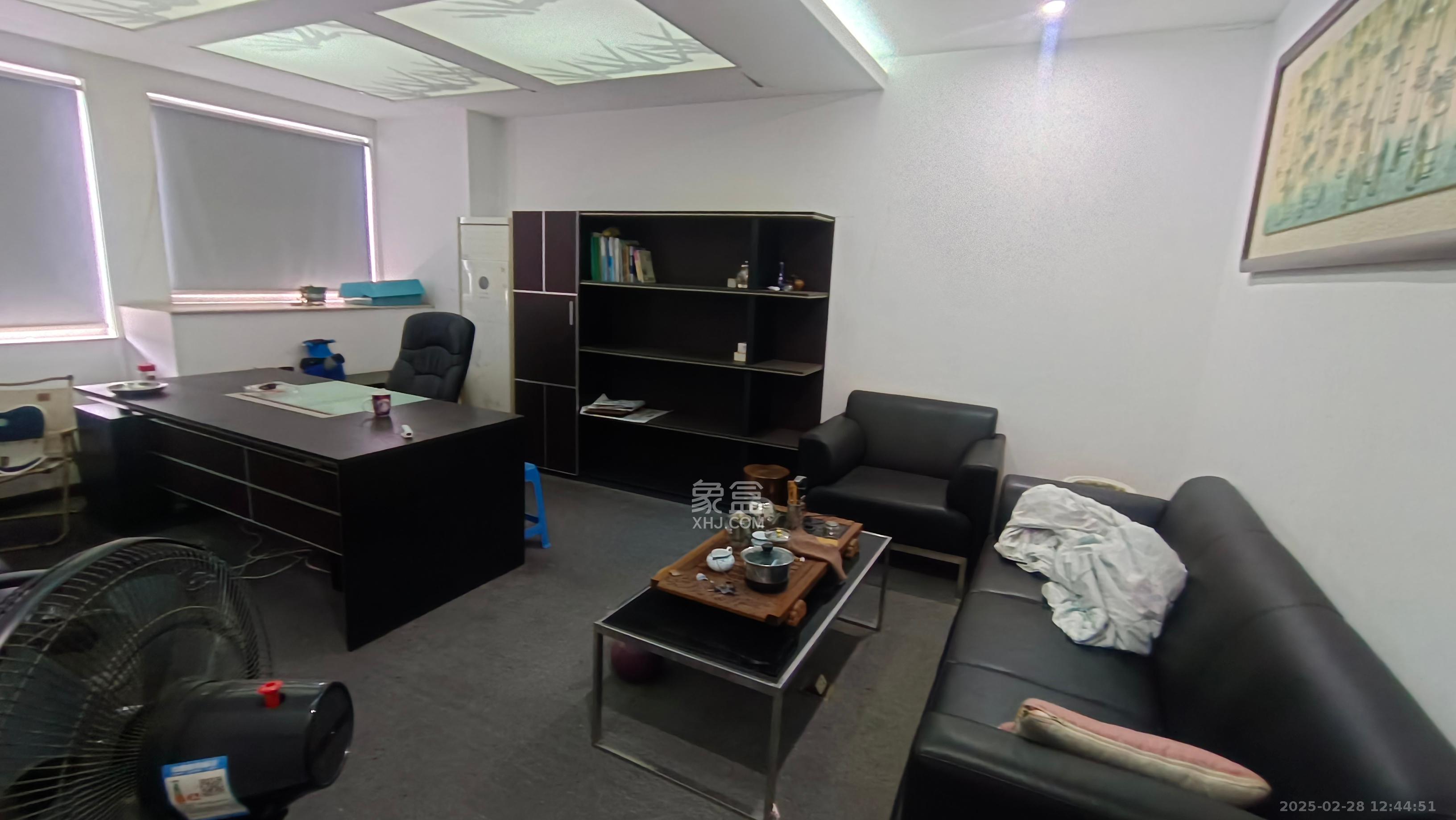 汇达国际公馆(汇达大厦) 5室1厅2卫 8000.0元/月 汇达国际公馆(汇达大厦) 5室1厅2卫 8000.0元/月室内图