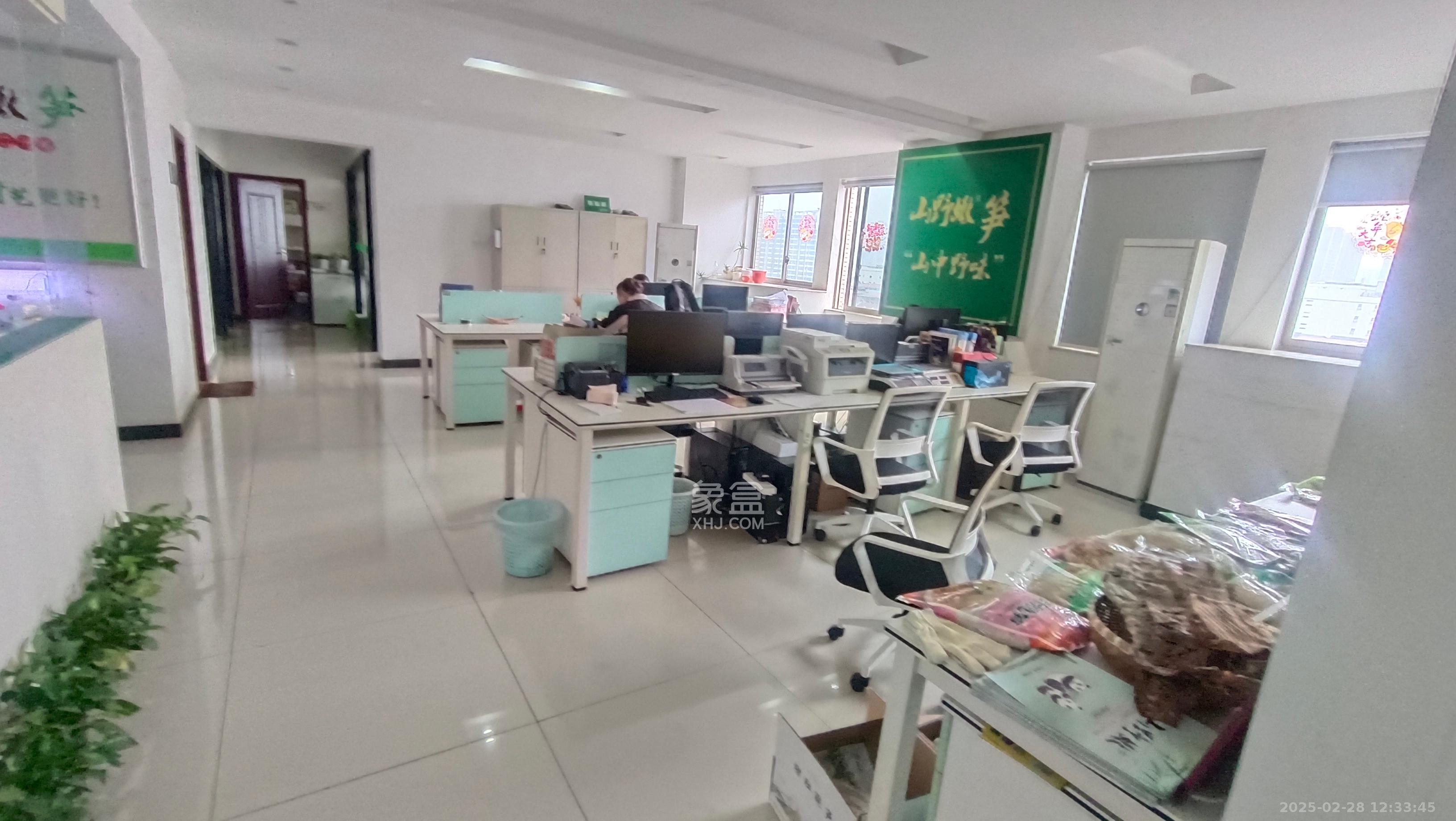 汇达国际公馆(汇达大厦) 5室1厅1卫 8000.0元/月 汇达国际公馆(汇达大厦) 5室1厅1卫 8000.0元/月室内图