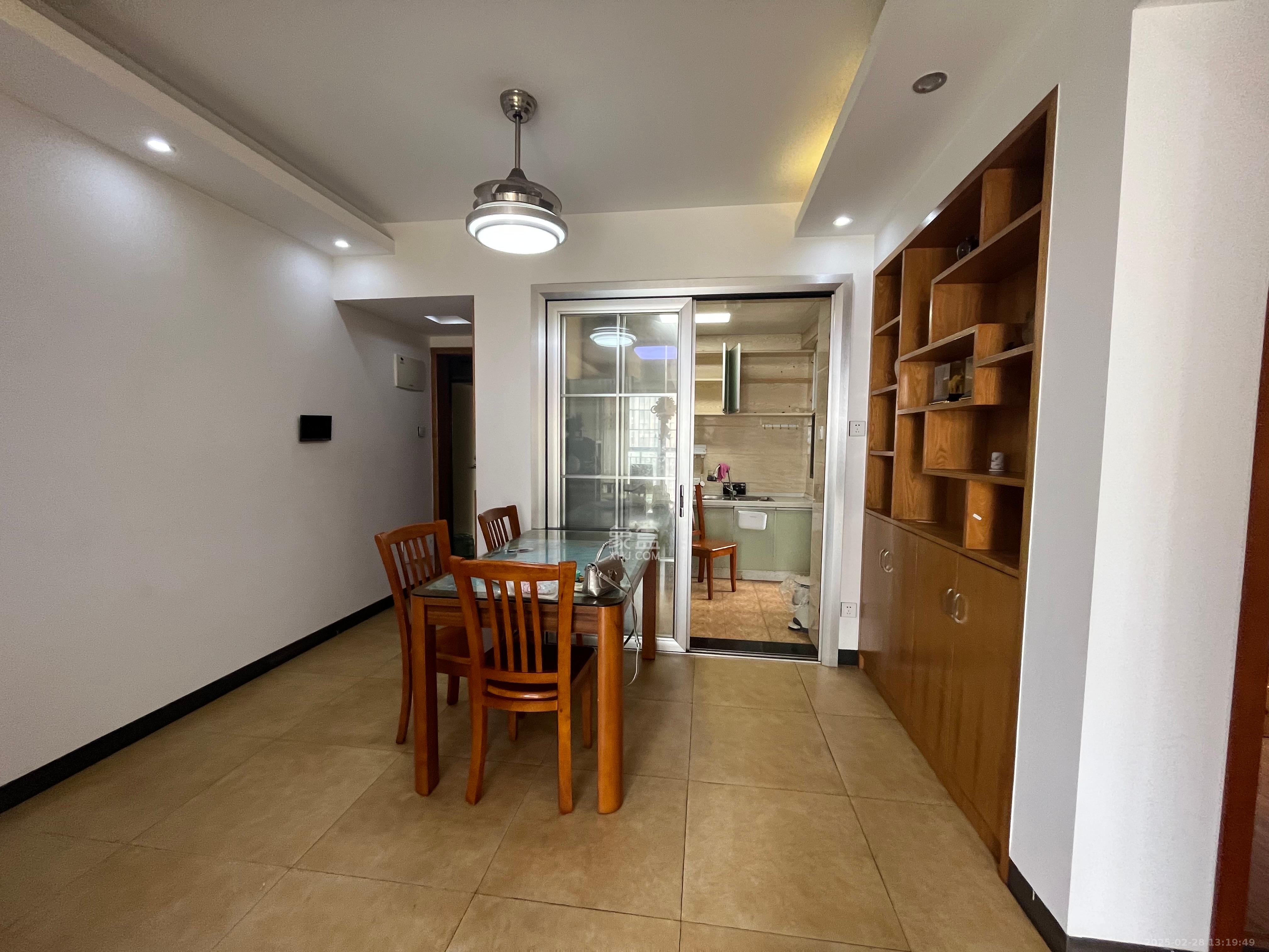 华润橡树湾  2室2厅1卫    2200.0元/月 华润橡树湾  2室2厅1卫    2200.0元/月室内图