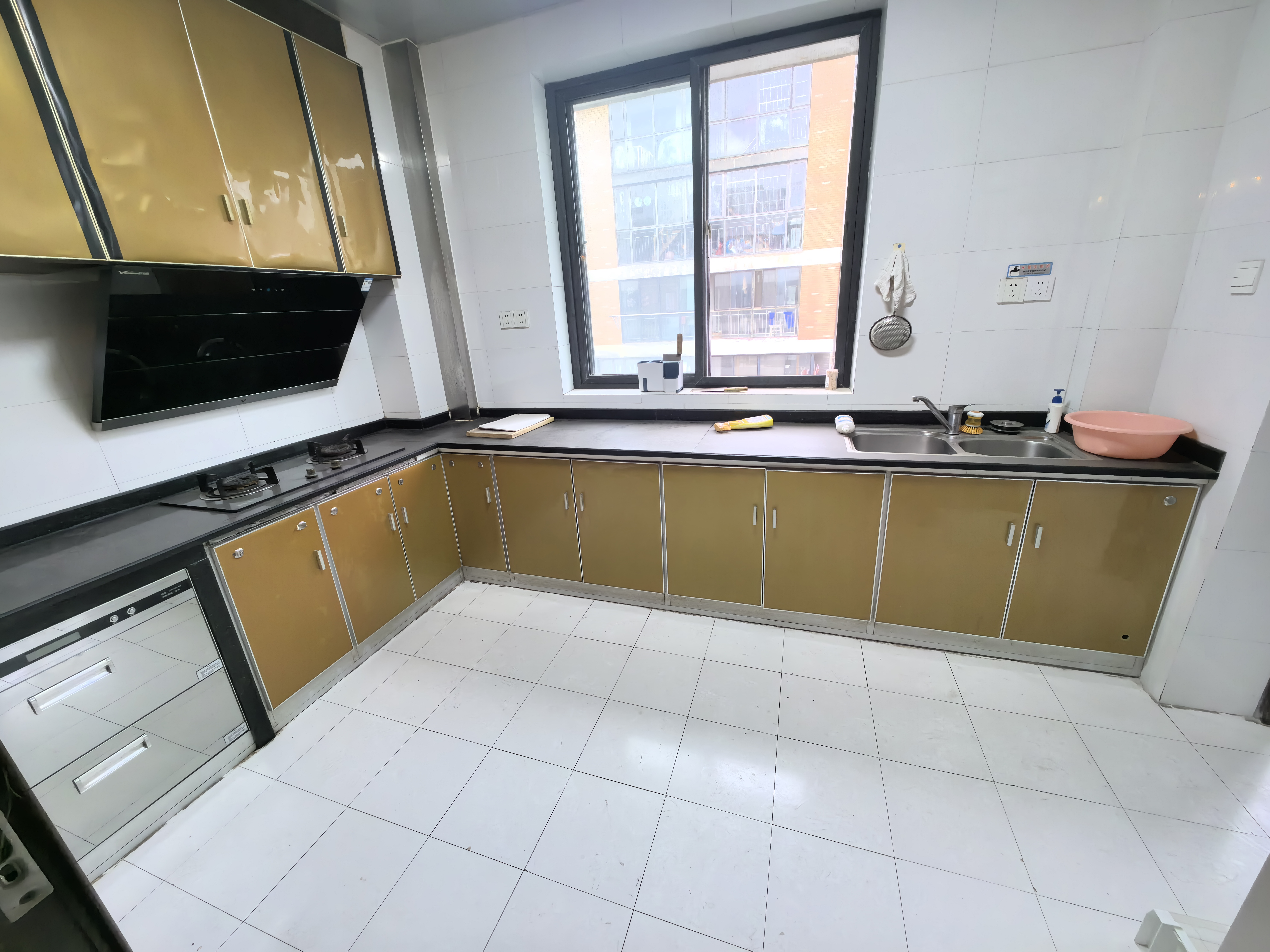 莱茵小镇  3室2厅1卫    39.8万 莱茵小镇  3室2厅1卫    39.8万室内图