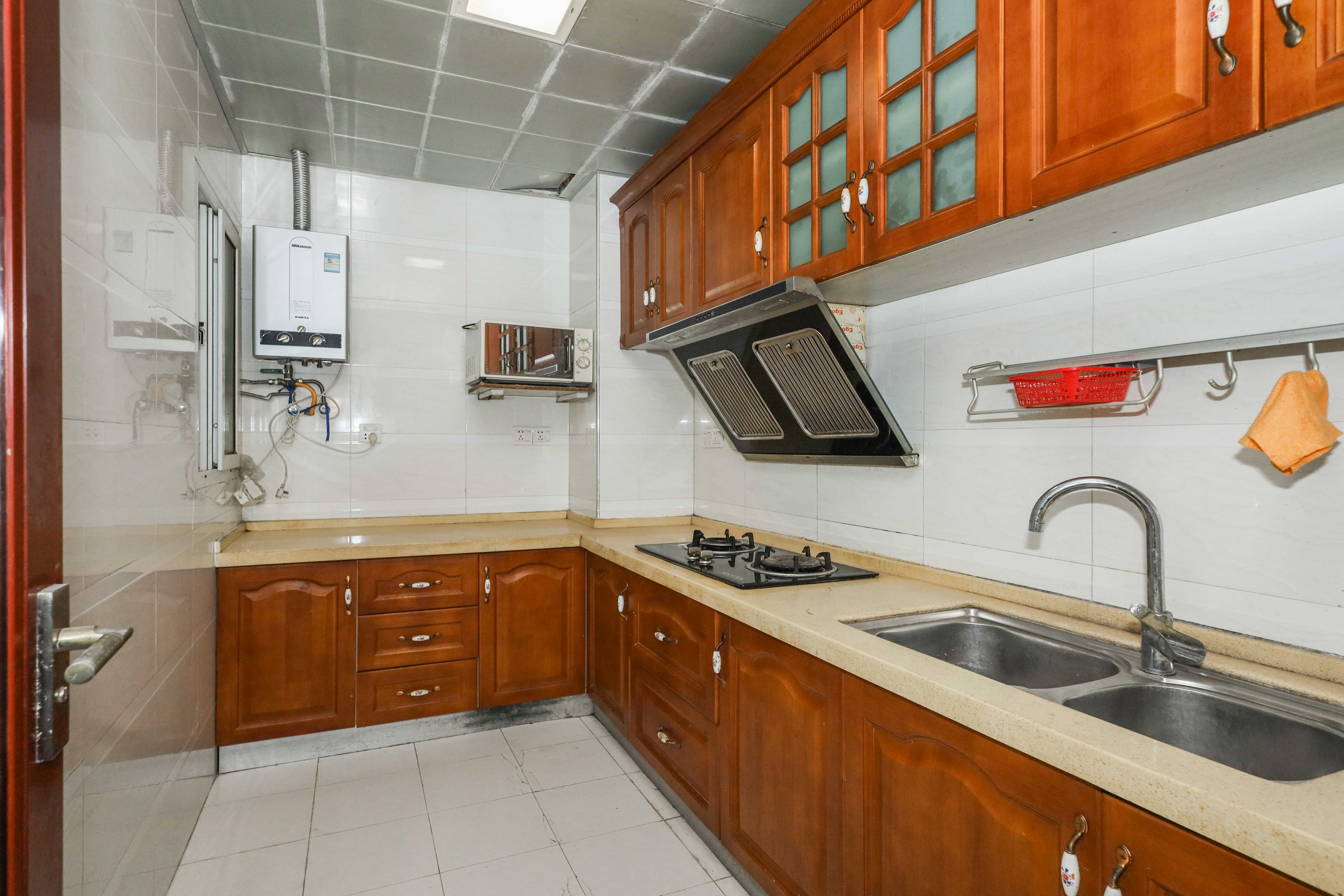 麓山润城  2室2厅1卫    48.0万厨房