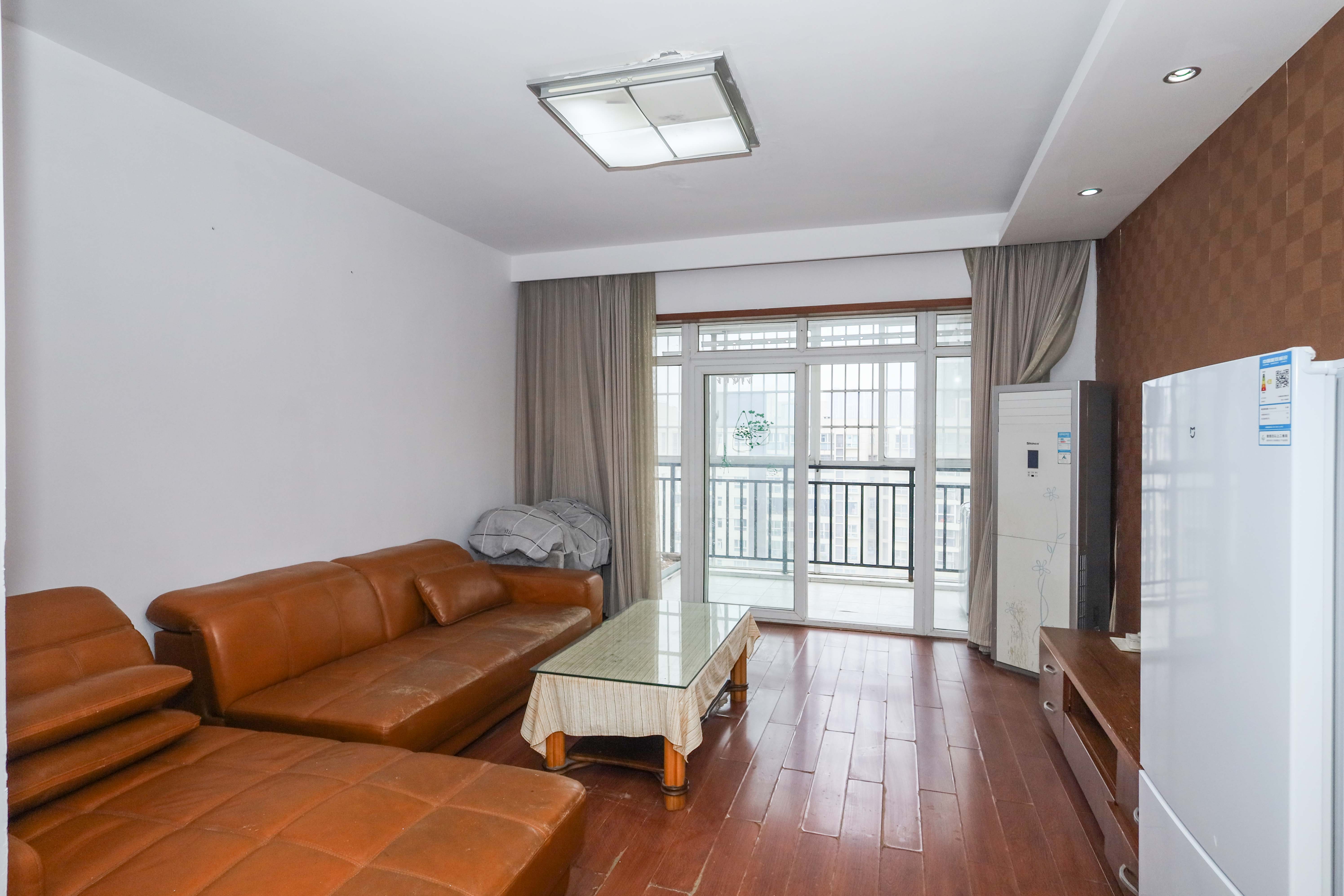 麓山润城  2室2厅1卫    48.0万客厅