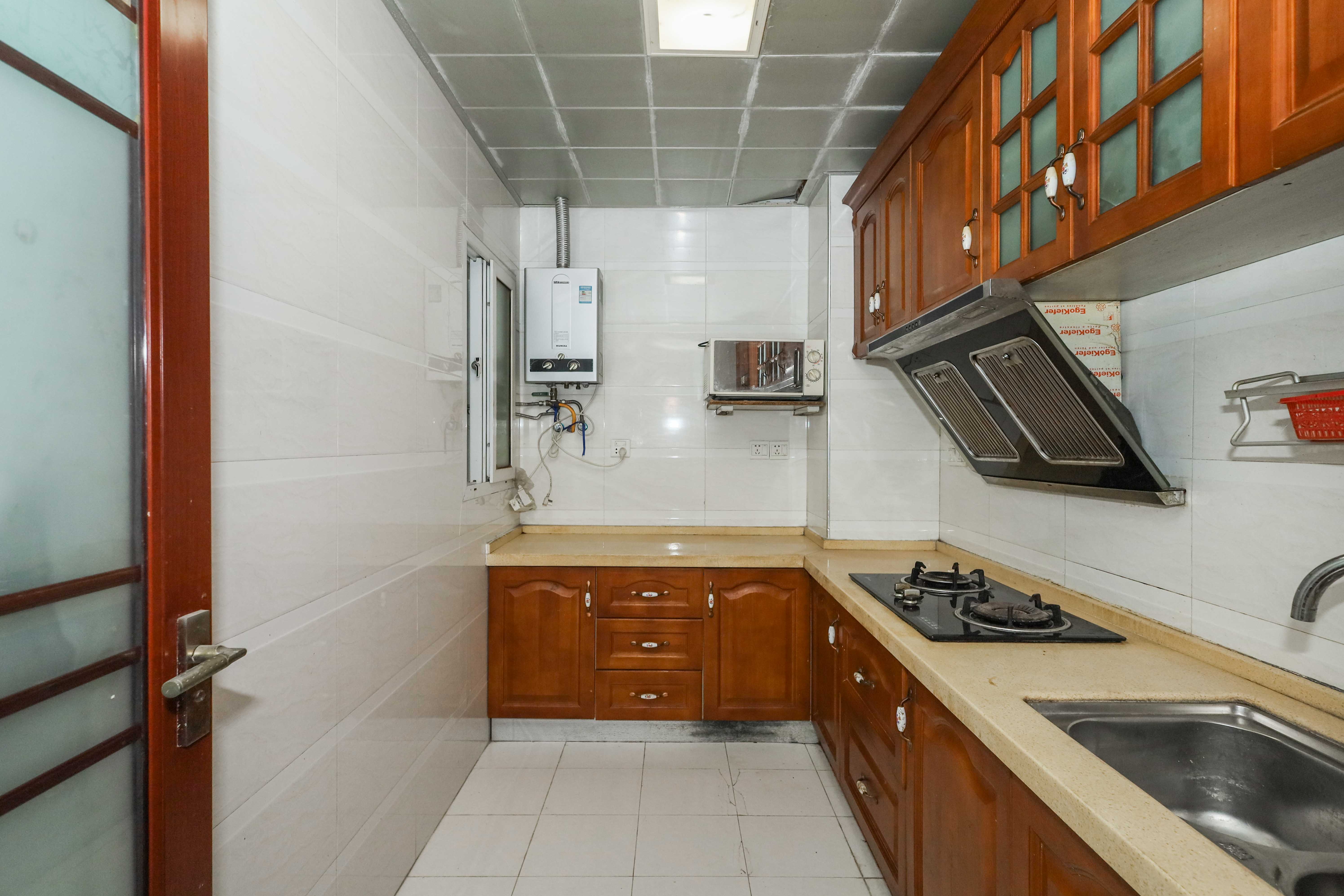 麓山润城  2室2厅1卫    48.0万厨房