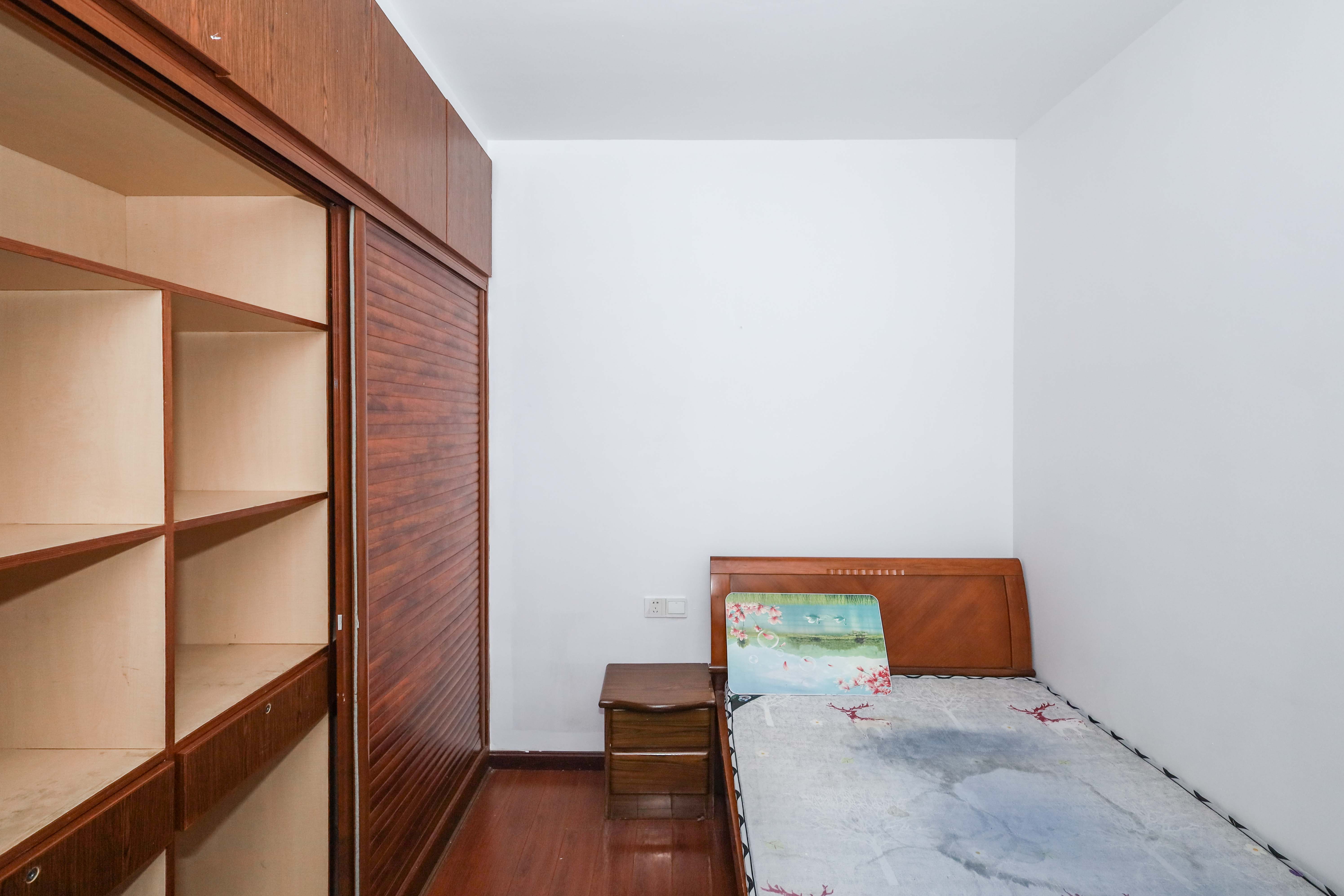 麓山润城  2室2厅1卫    48.0万卧室