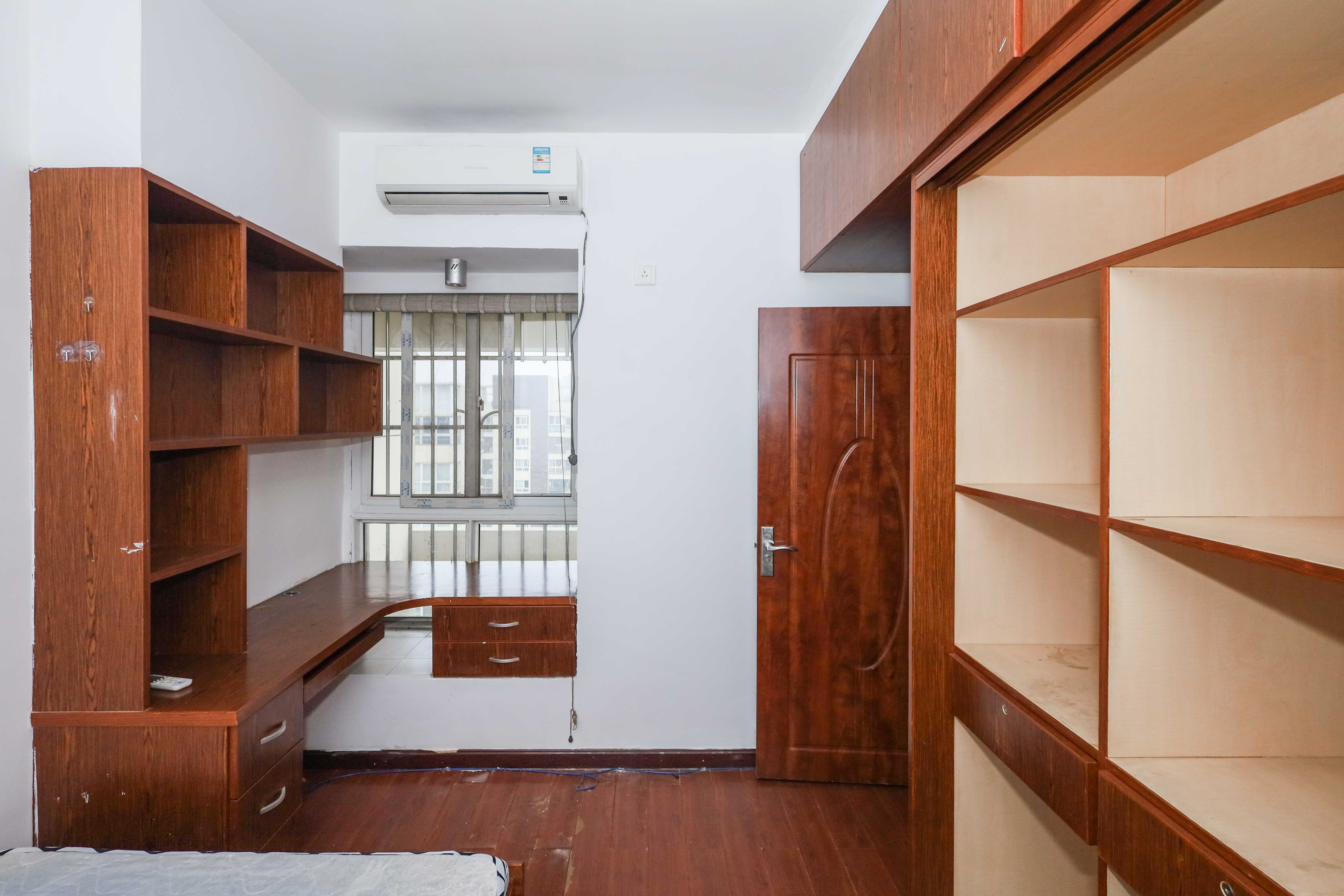 麓山润城  2室2厅1卫    48.0万卧室