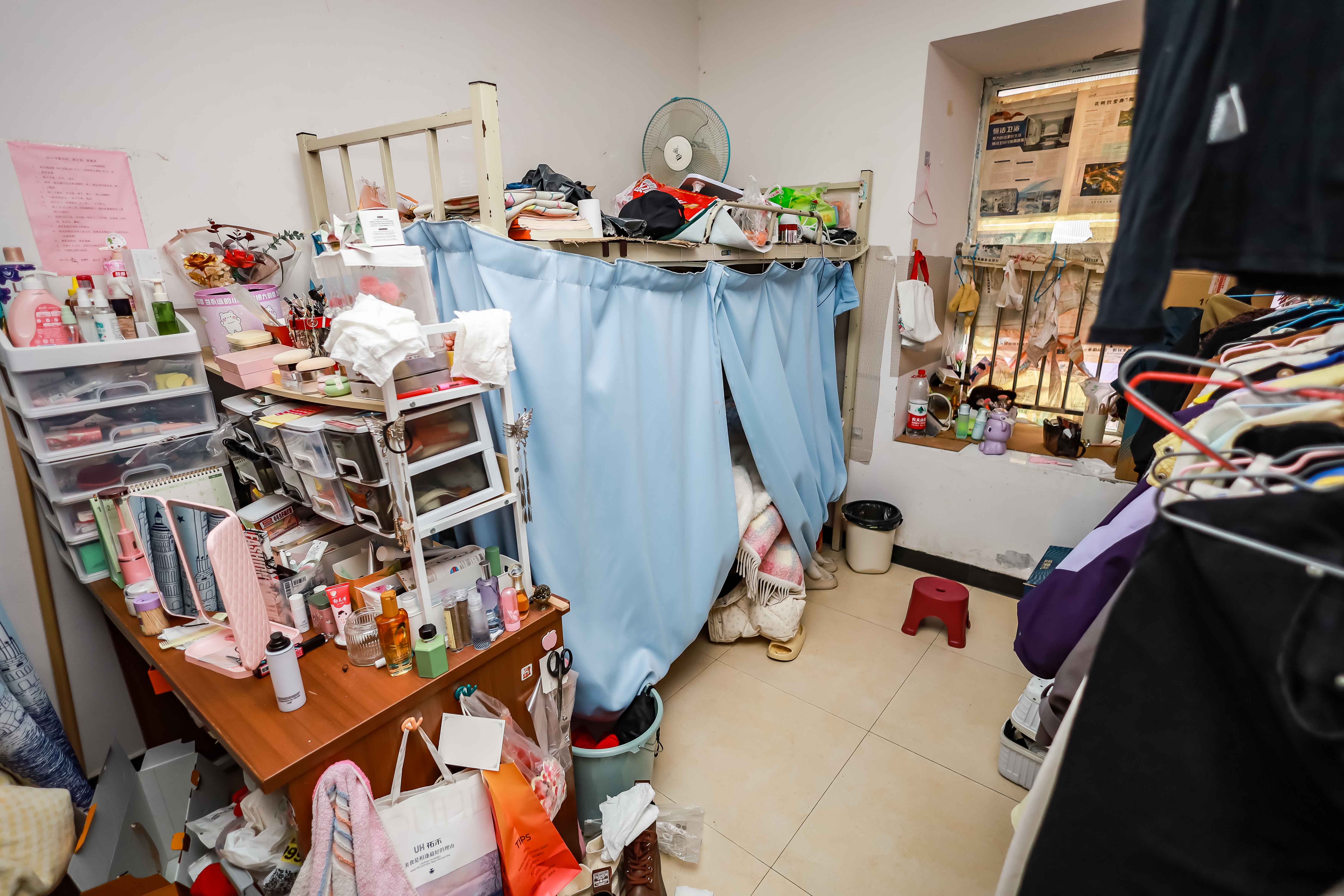 联美品格  3室2厅2卫   105.00万卧室