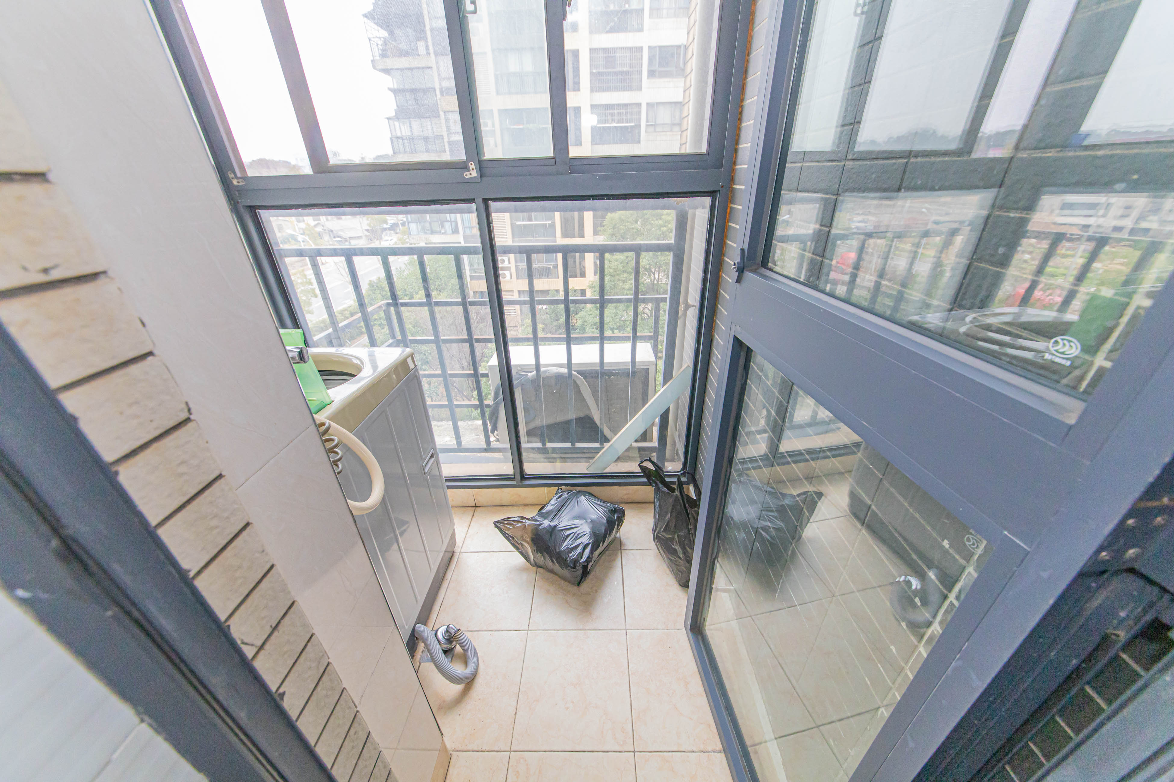 中信文化广场(中信新城二期)  3室2厅1卫    59.9万 中信文化广场(中信新城二期)  3室2厅1卫    59.9万阳台