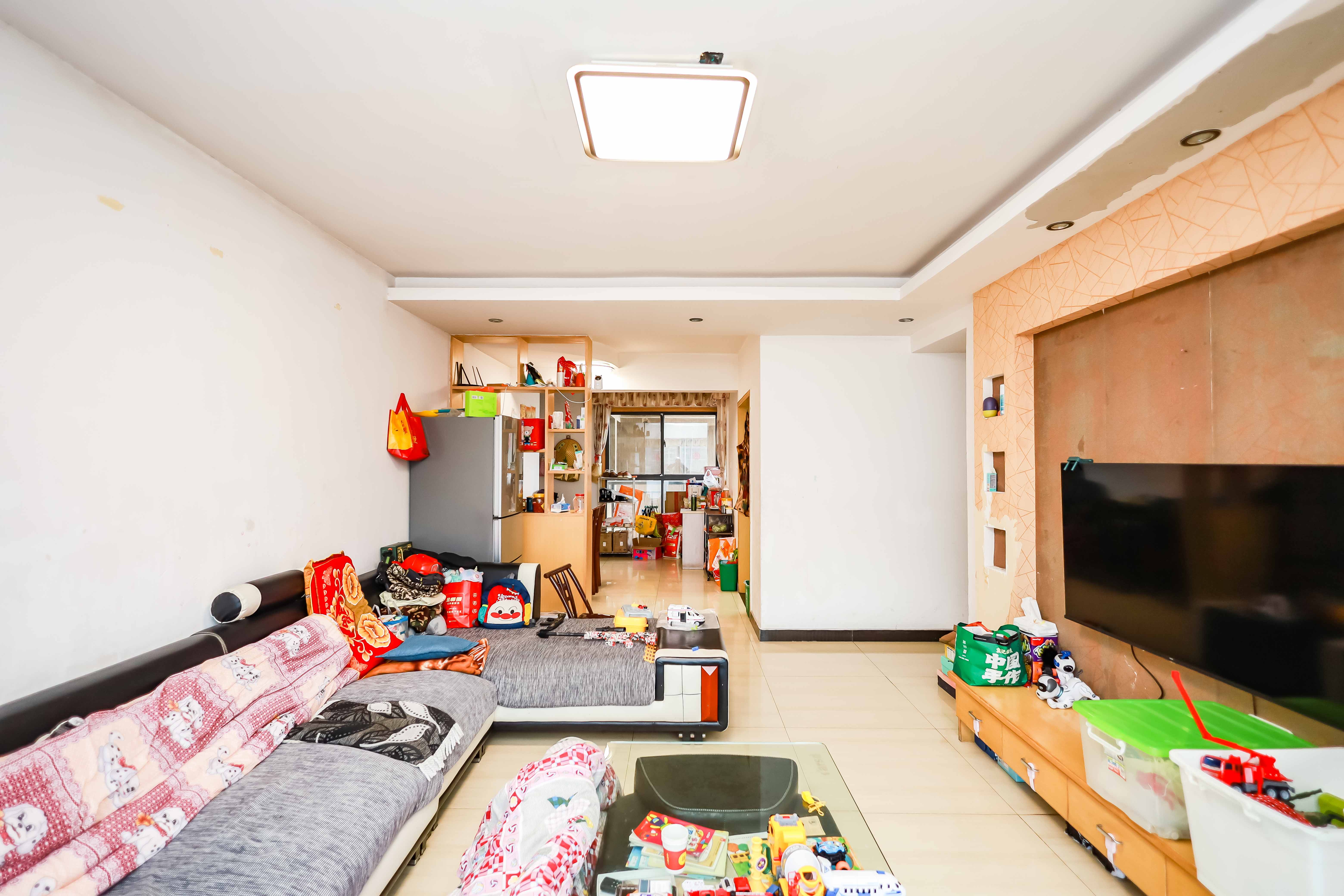 永祺西京  3室2厅2卫   136.00万客厅