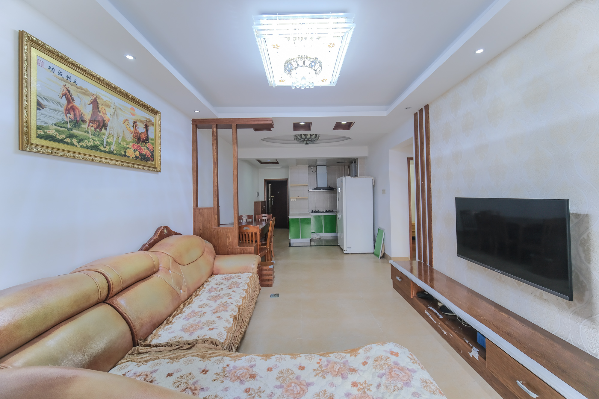 花样年华  3室2厅1卫    56.0万 花样年华  3室2厅1卫    56.0万客厅