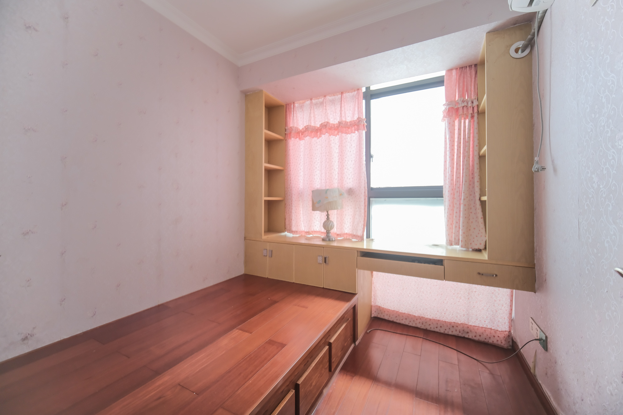 花样年华  3室2厅1卫    56.0万 花样年华  3室2厅1卫    56.0万卧室