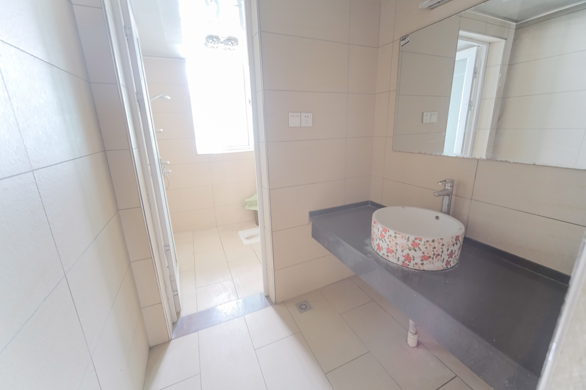 红树湾  3室2厅2卫    65.0万 红树湾  3室2厅2卫    65.0万卫生间