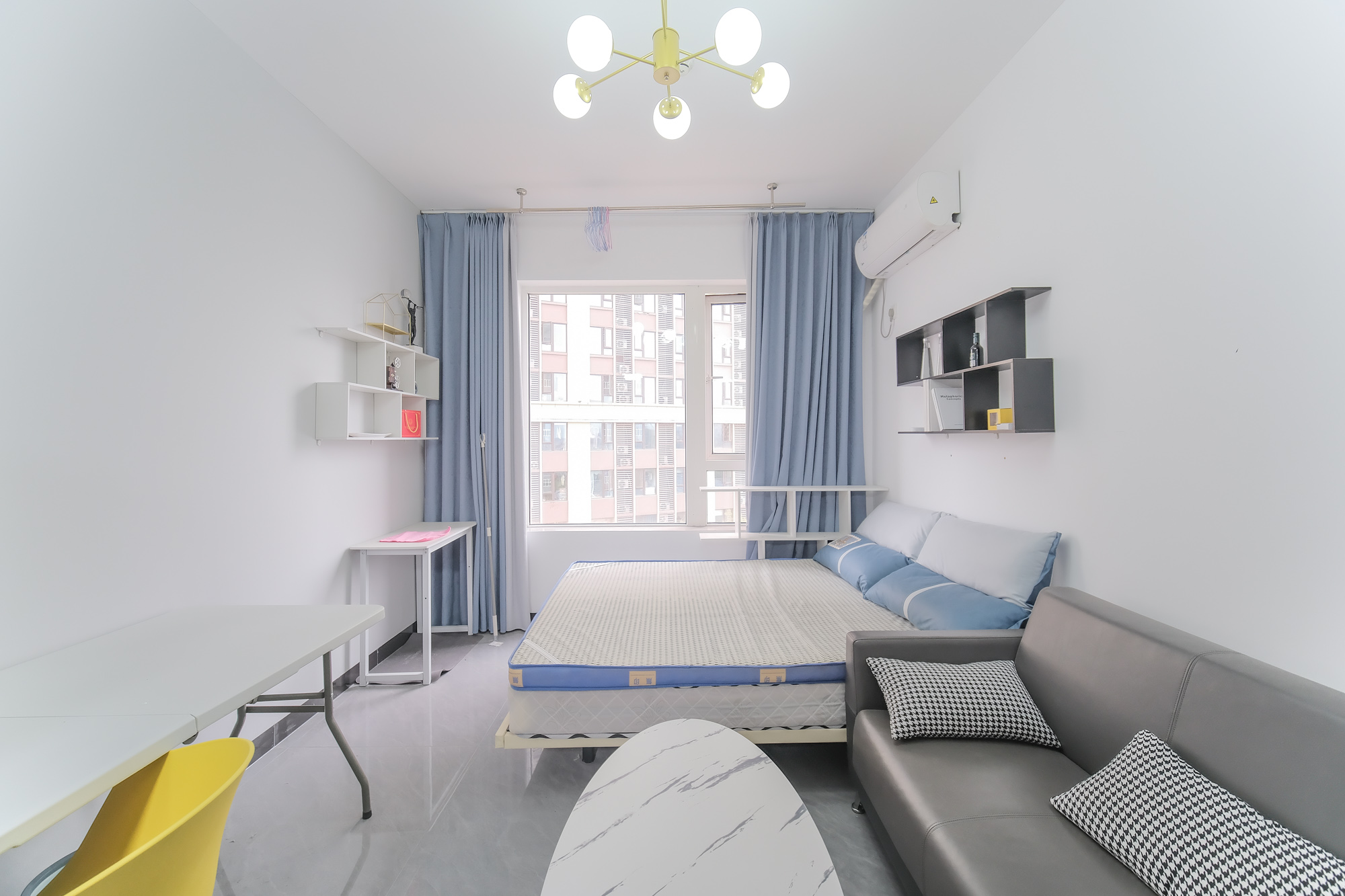 保利香槟国际 1室0厅1卫 15.8万 保利香槟国际 1室0厅1卫 15.8万客厅