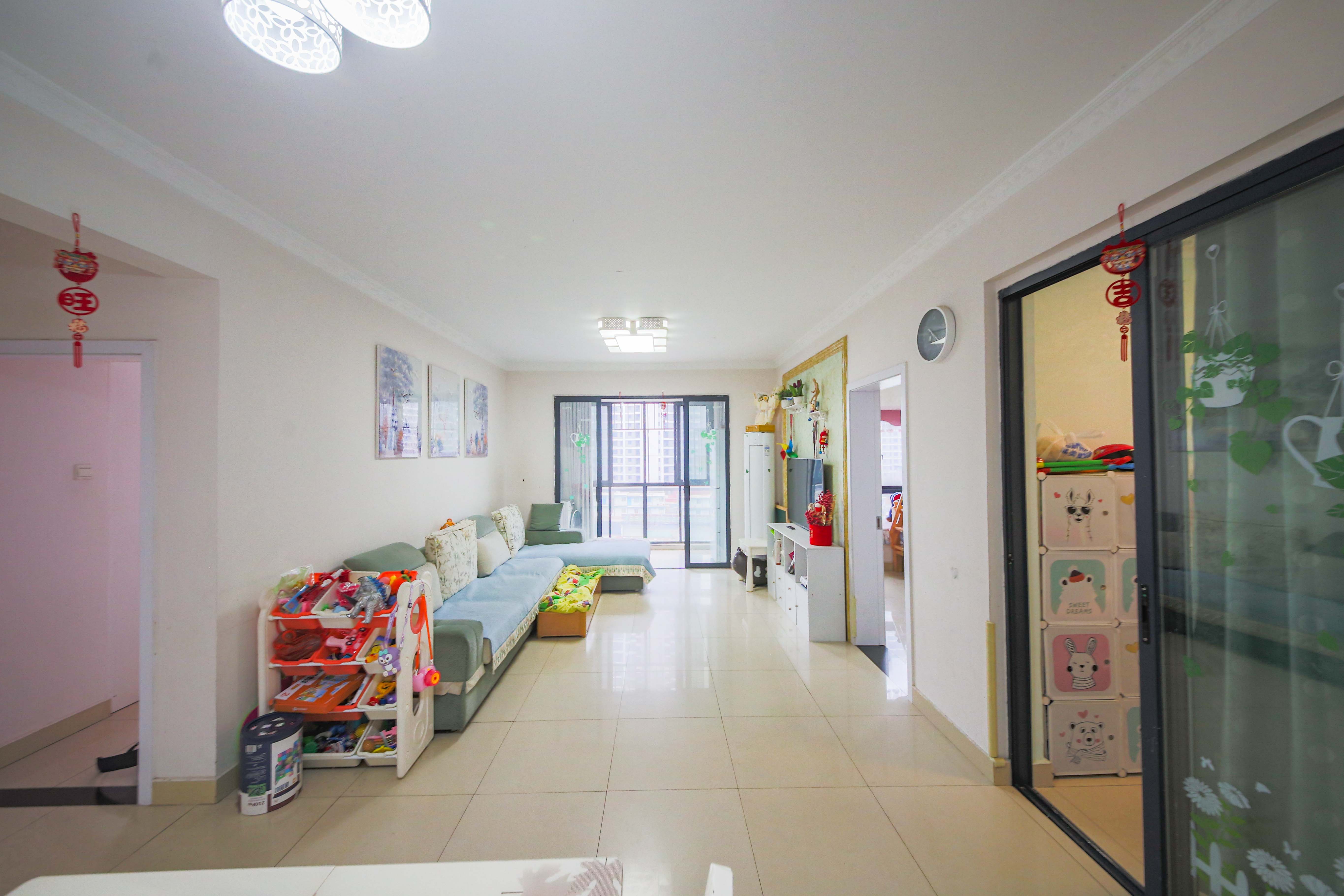 钱隆学府一、二期  3室2厅1卫    75.0万 钱隆学府一、二期  3室2厅1卫    75.0万客厅