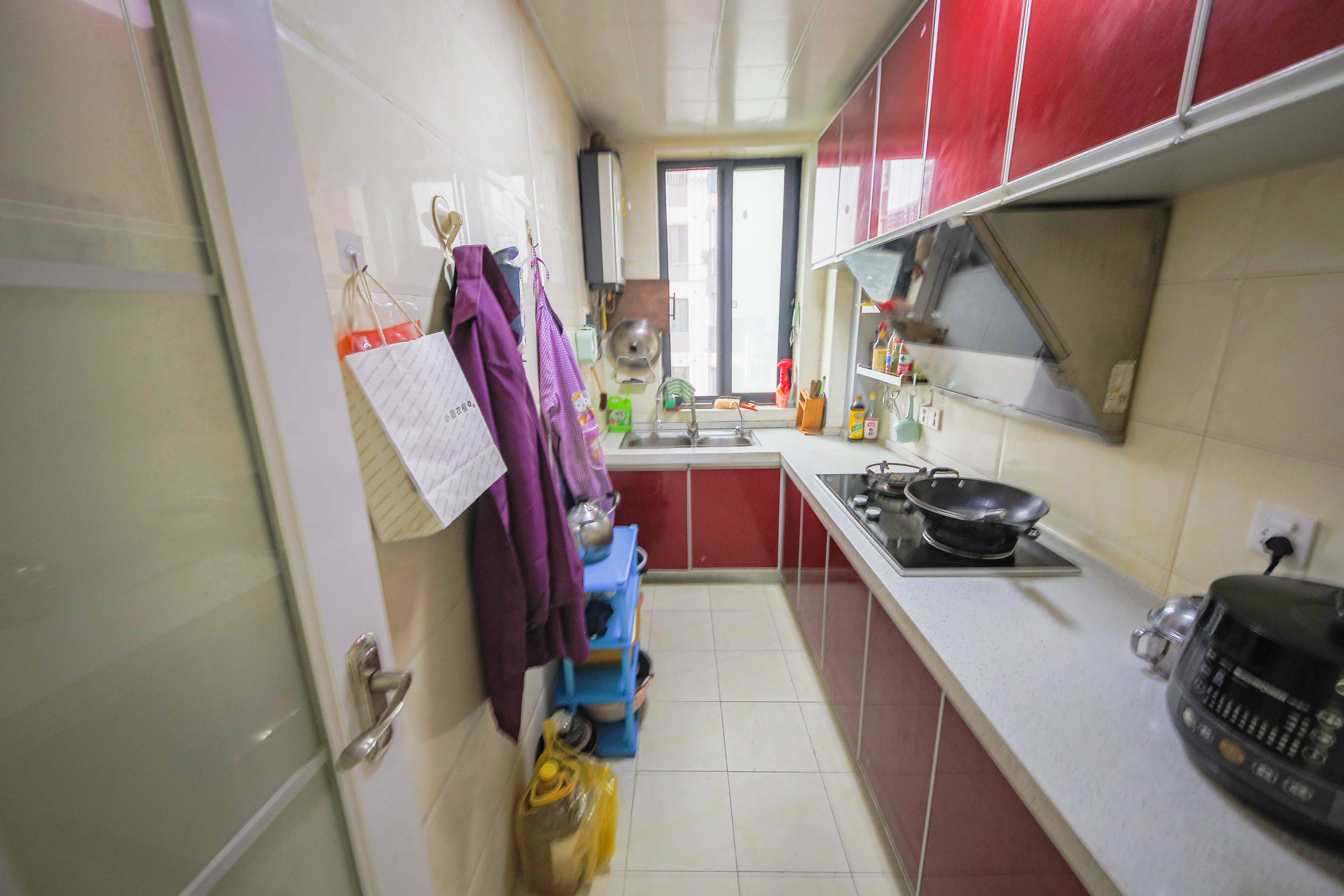 钱隆学府一、二期  3室2厅1卫    75.0万 钱隆学府一、二期  3室2厅1卫    75.0万厨房