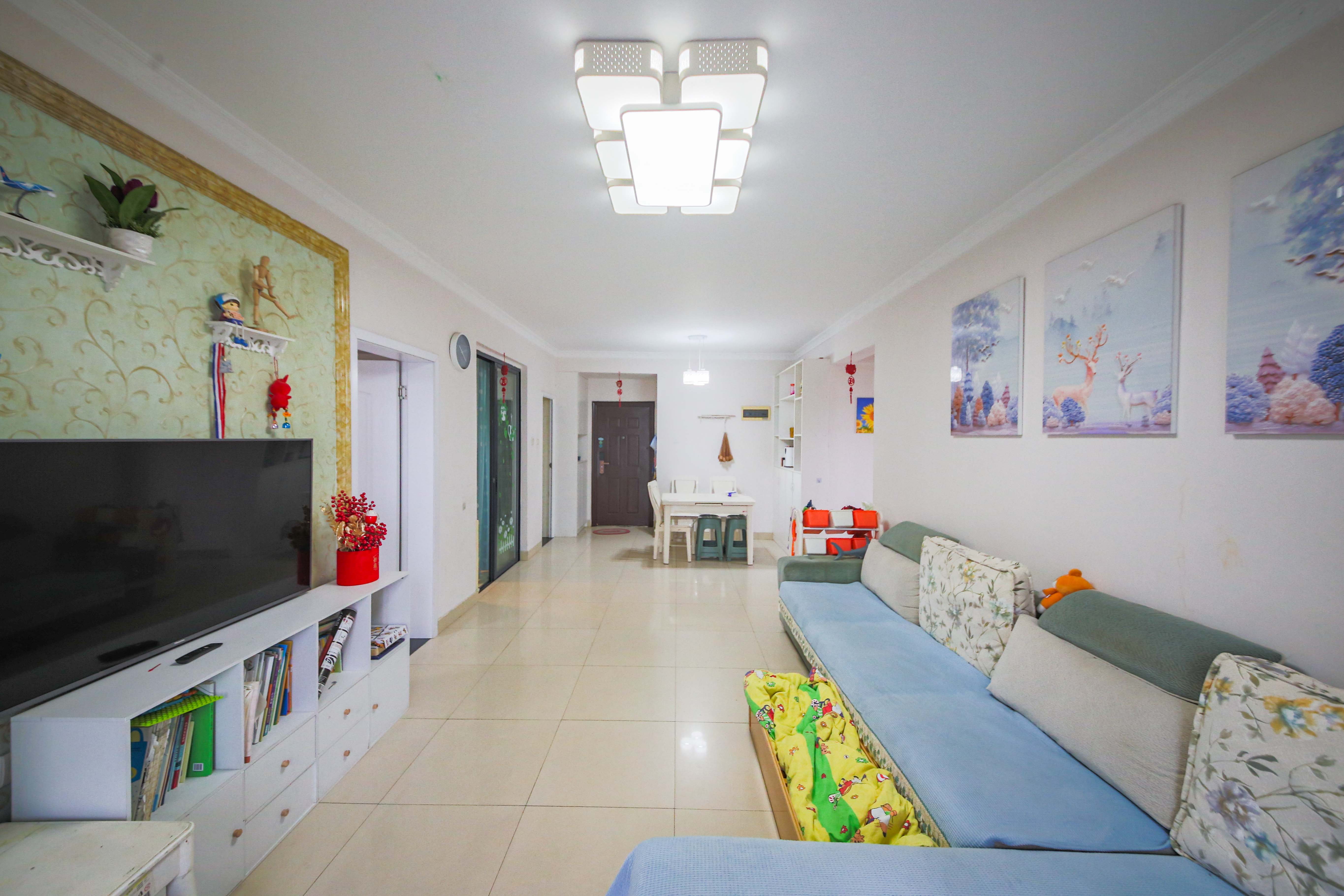 钱隆学府一、二期  3室2厅1卫    75.0万 钱隆学府一、二期  3室2厅1卫    75.0万客厅