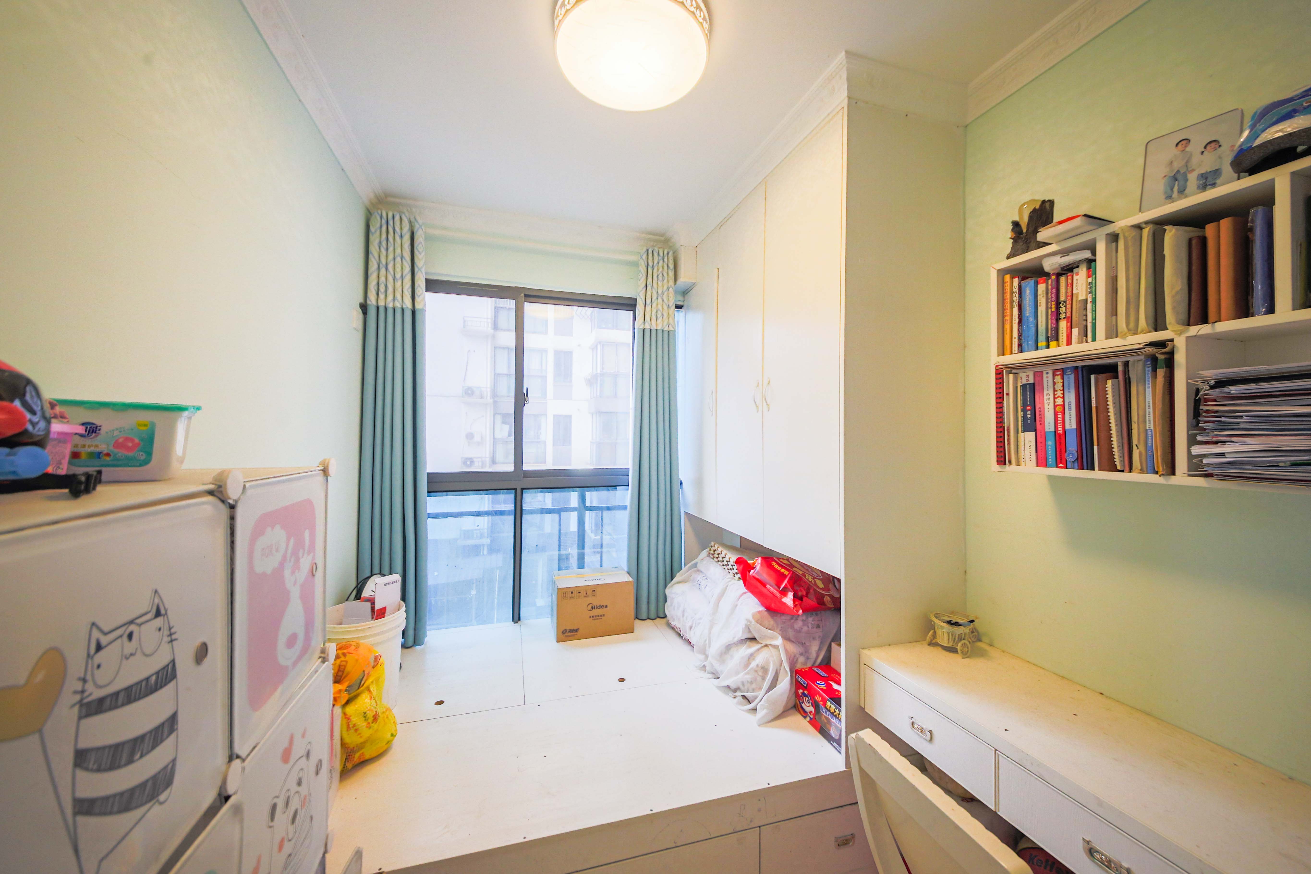 钱隆学府一、二期  3室2厅1卫    75.0万卧室