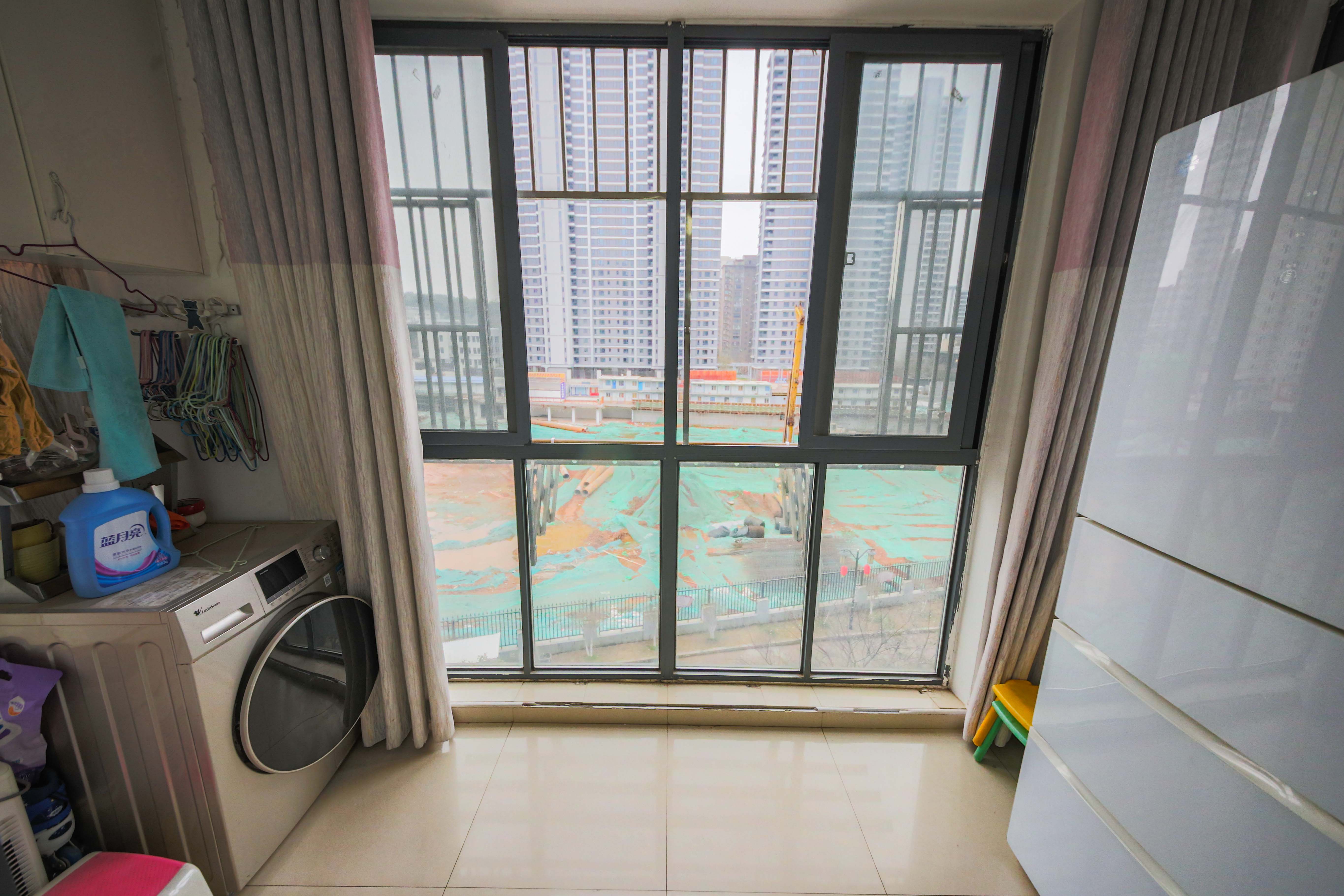 钱隆学府一、二期  3室2厅1卫    75.0万阳台